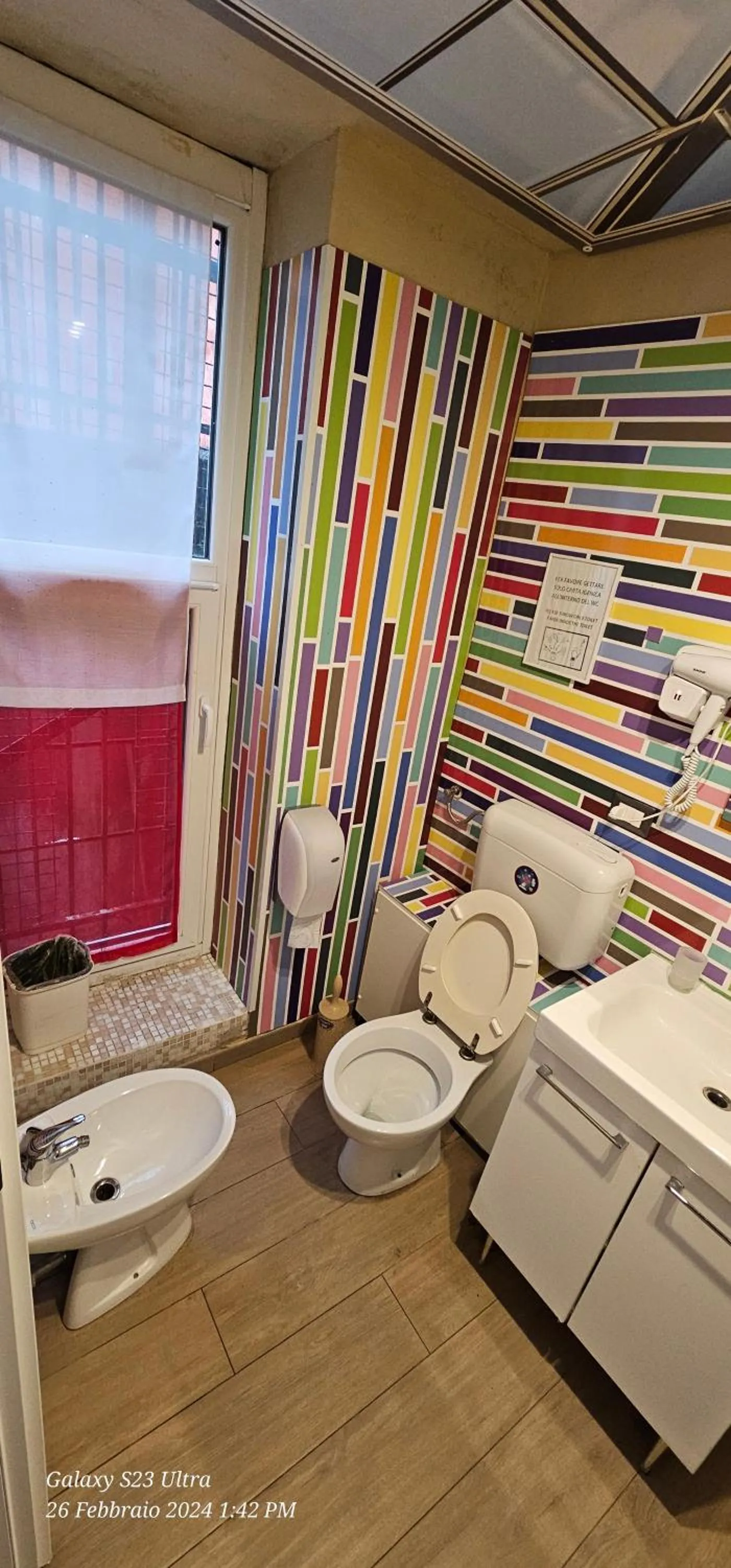 Toilet in Milano Ostello