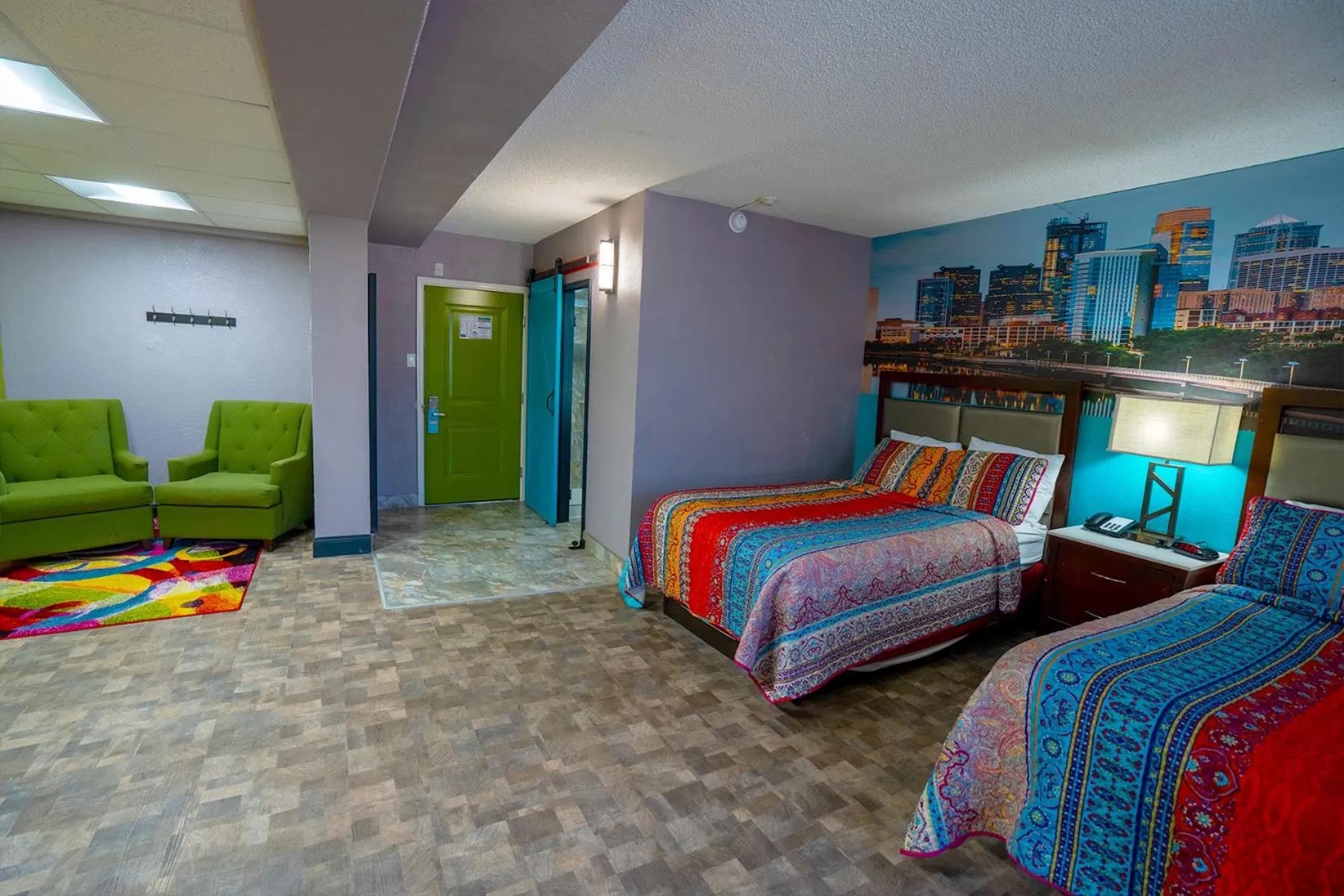 Bed in Philly Inn & Suites