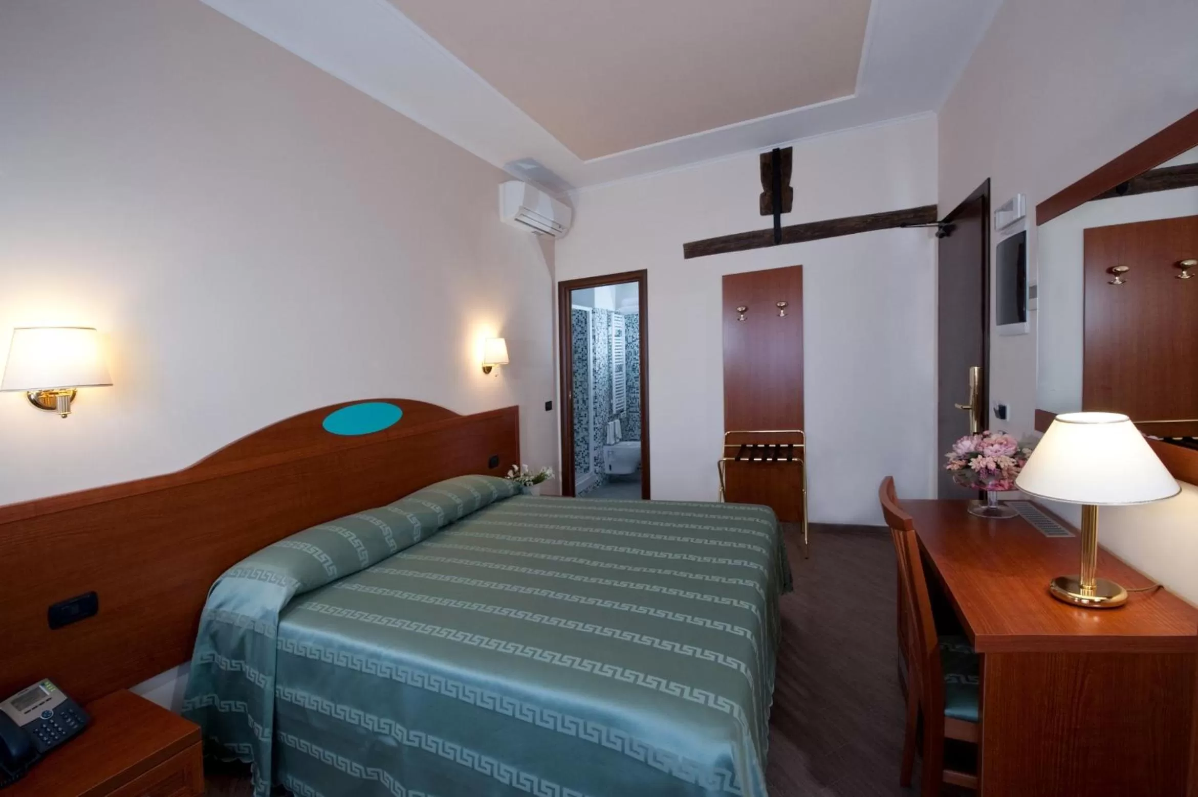 Bedroom, Bed in Hotel Roma Tiburtina Metro