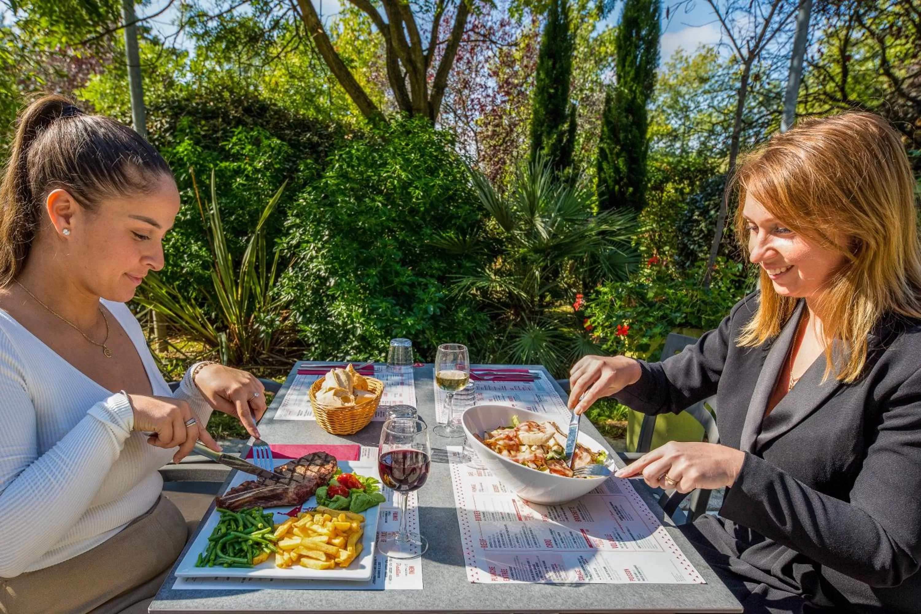 Patio in Ibis Marne la Vallée Noisy