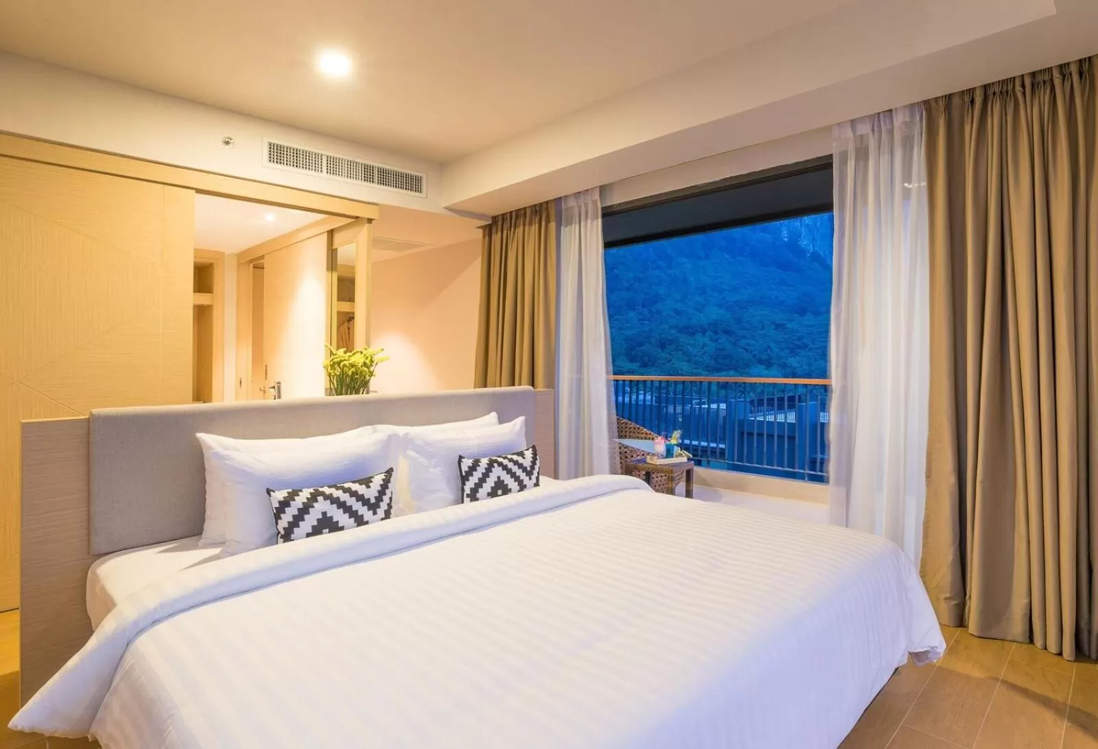 Photo of the whole room, Bed in Panan Krabi Resort