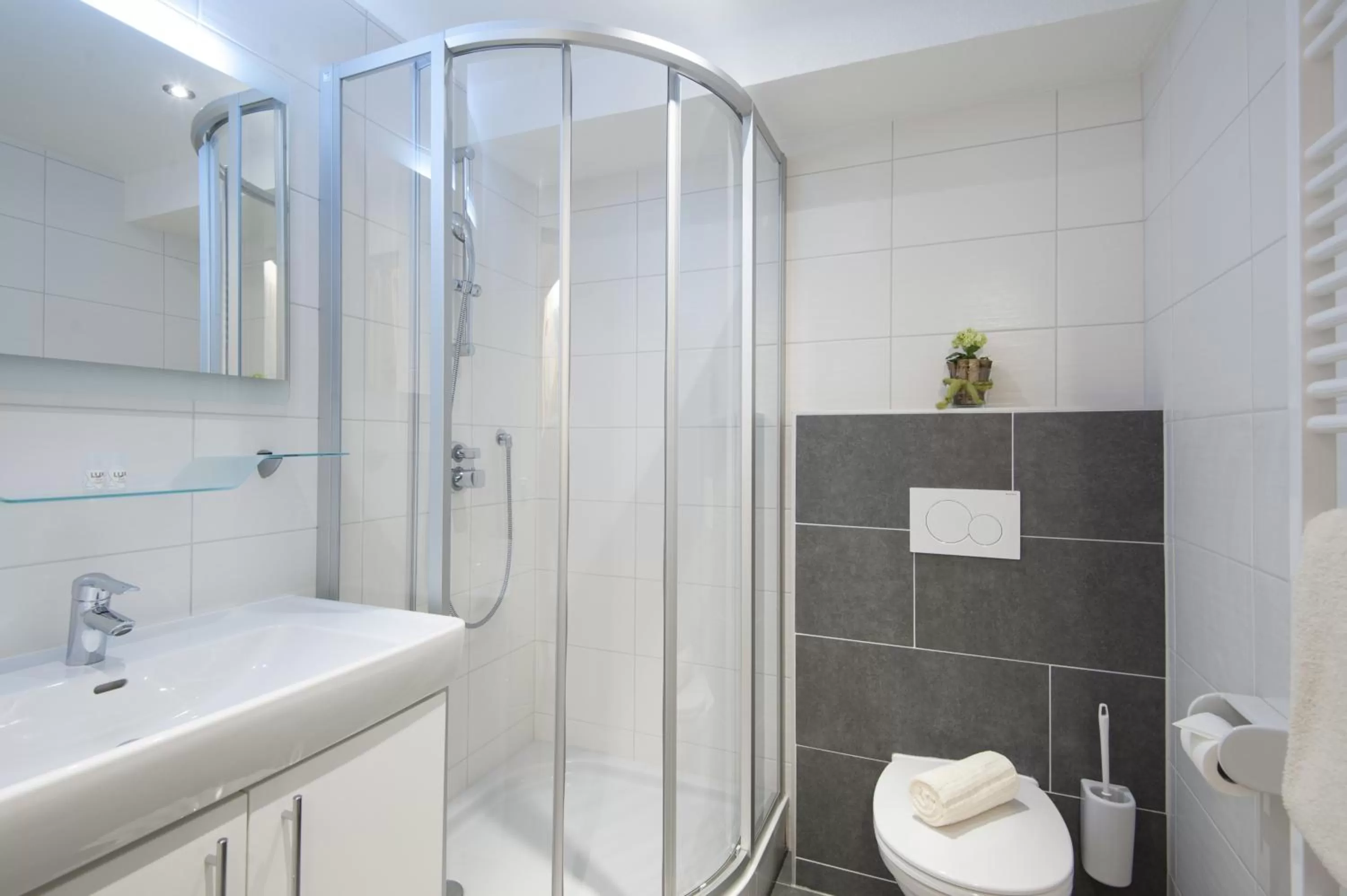Shower in Hotel-Restaurant Burgblick