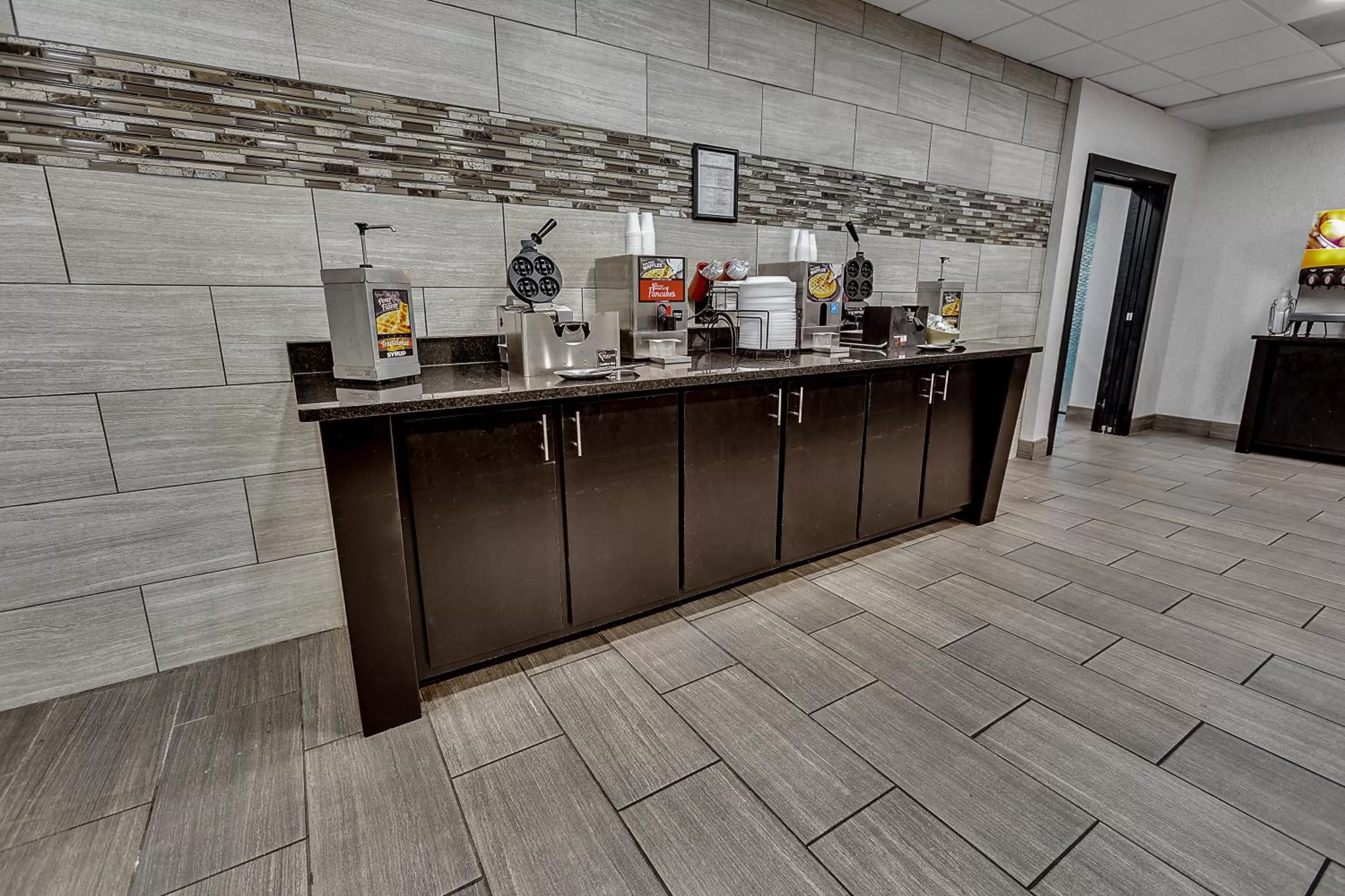 Food and drinks in La Quinta by Wyndham Clarksville