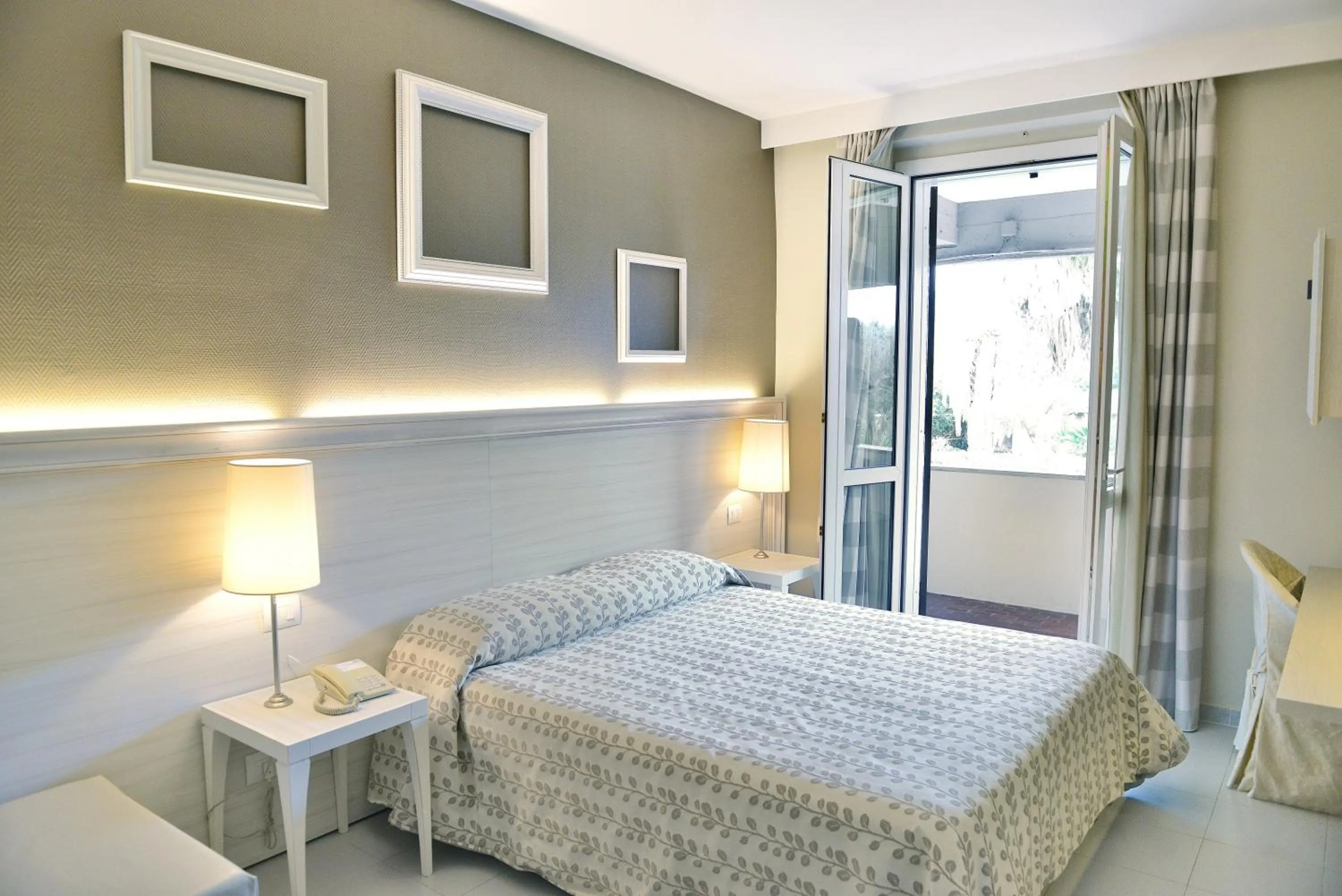 Bedroom, Bed in Hotel Degli Ulivi