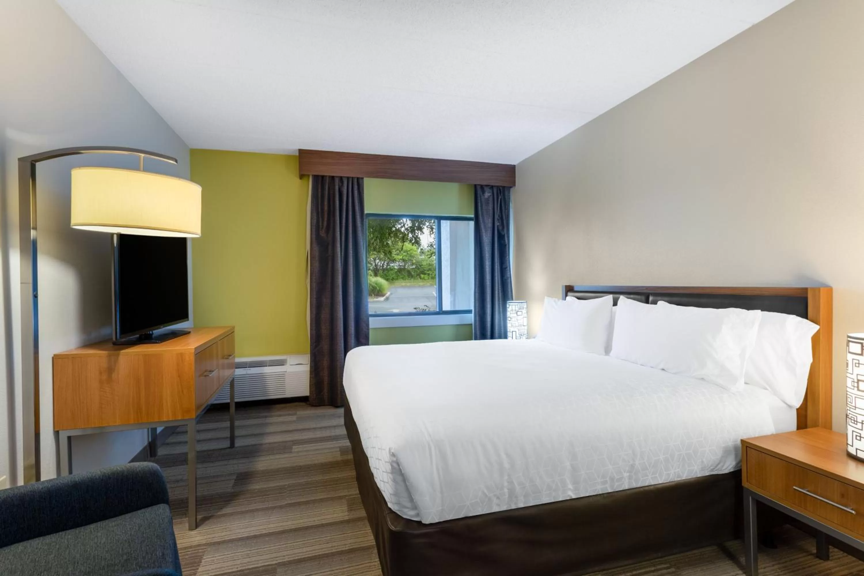 Photo of the whole room, Bed in Holiday Inn Express Hotel & Suites Philadelphia - King of Prussia by IHG
