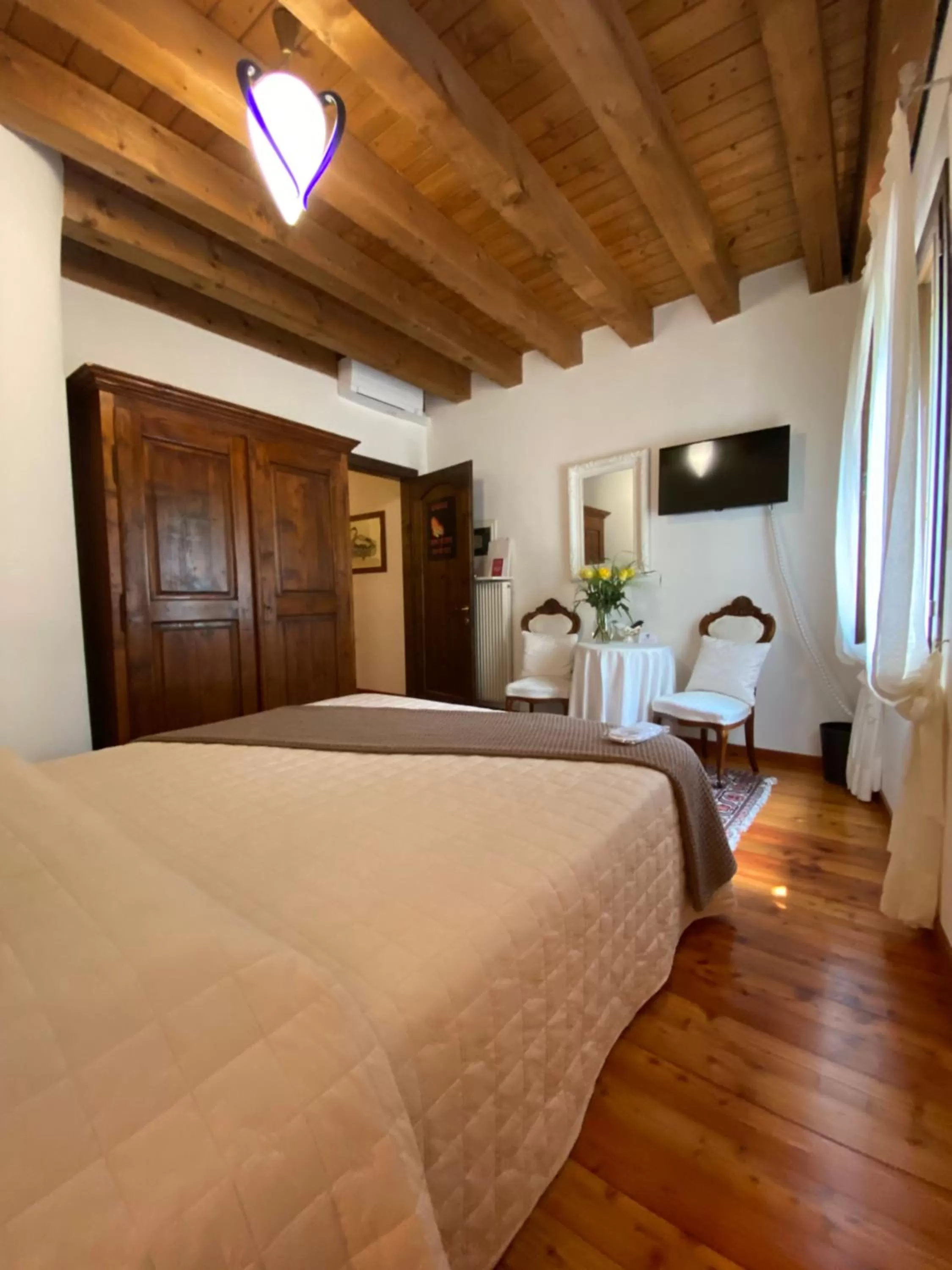 Bed in CA' HEMINGWAY