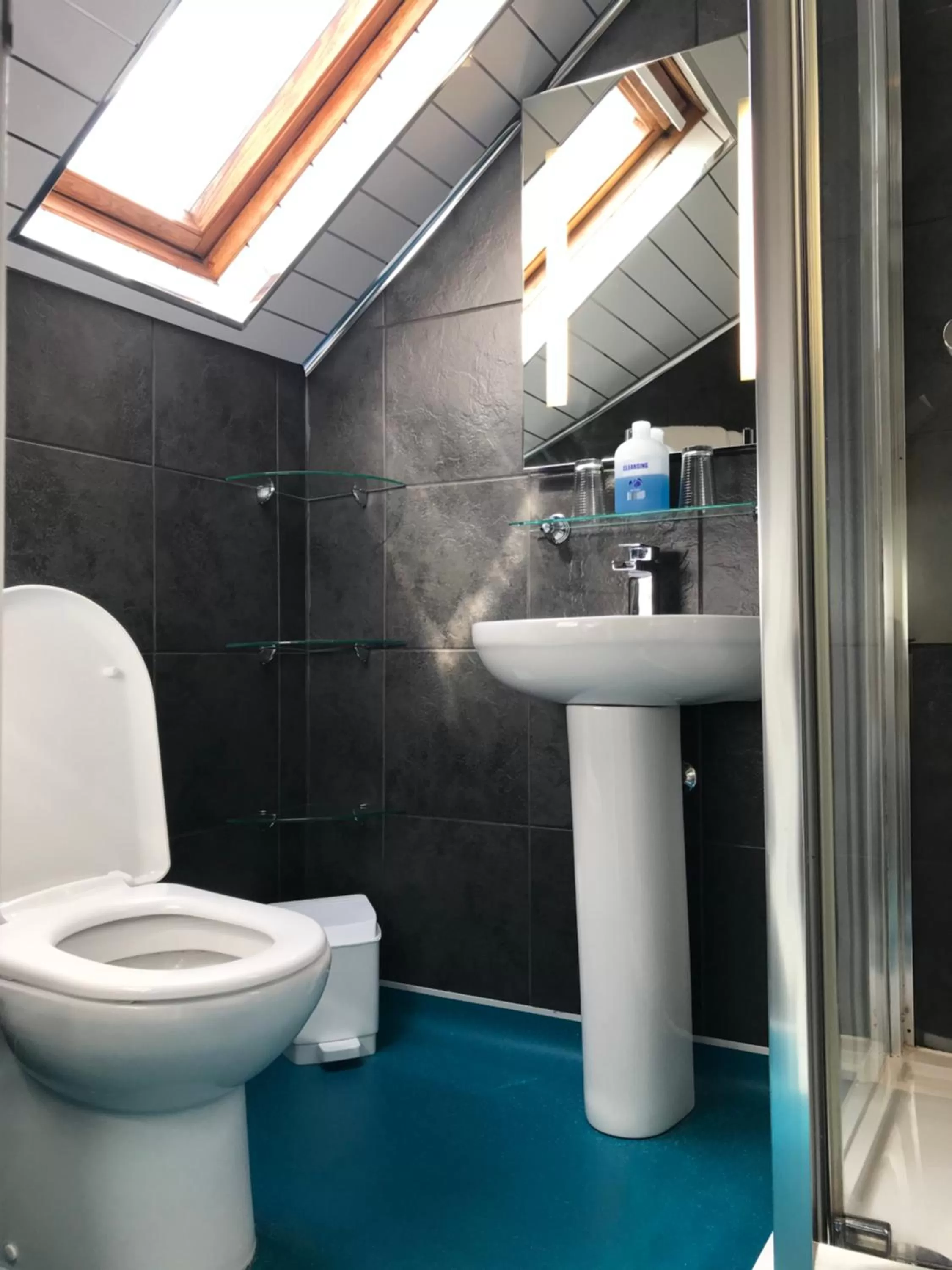 Shower in Cassandra Guest House