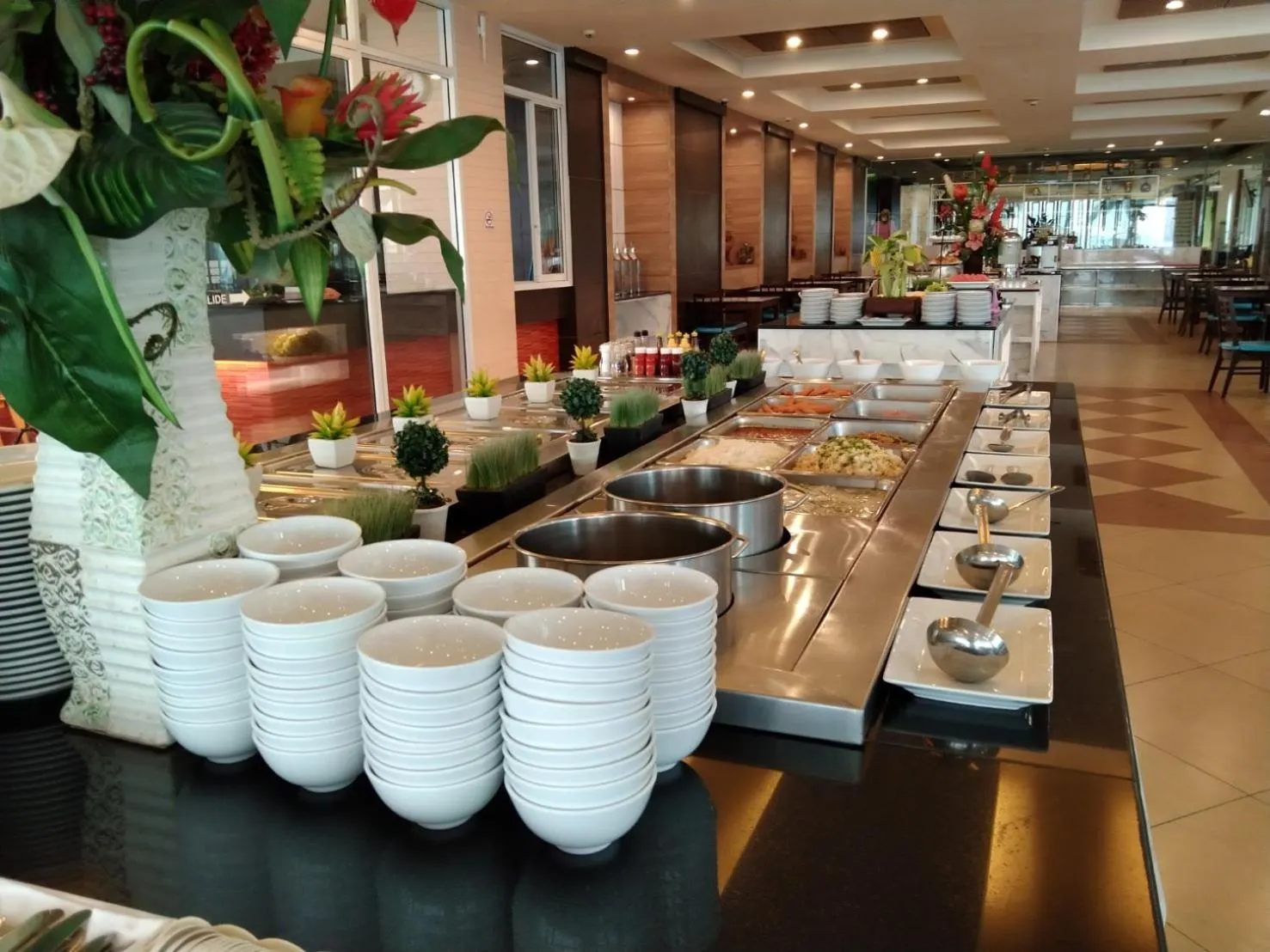 Restaurant/places to eat in Saisawan Beach Luxury Hotel