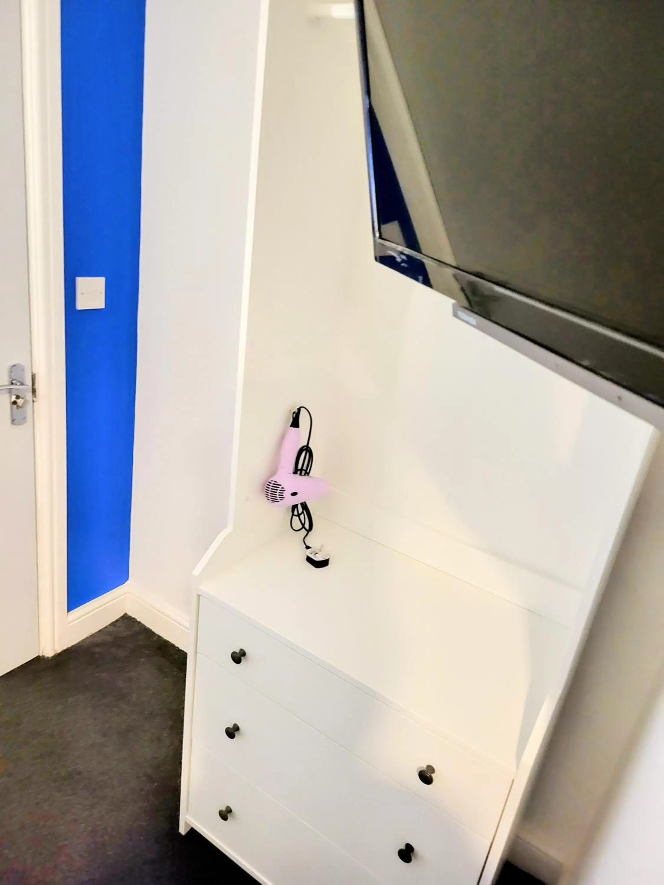 TV and multimedia, Bathroom in Burford Road - Stay. Sleep. Rest.