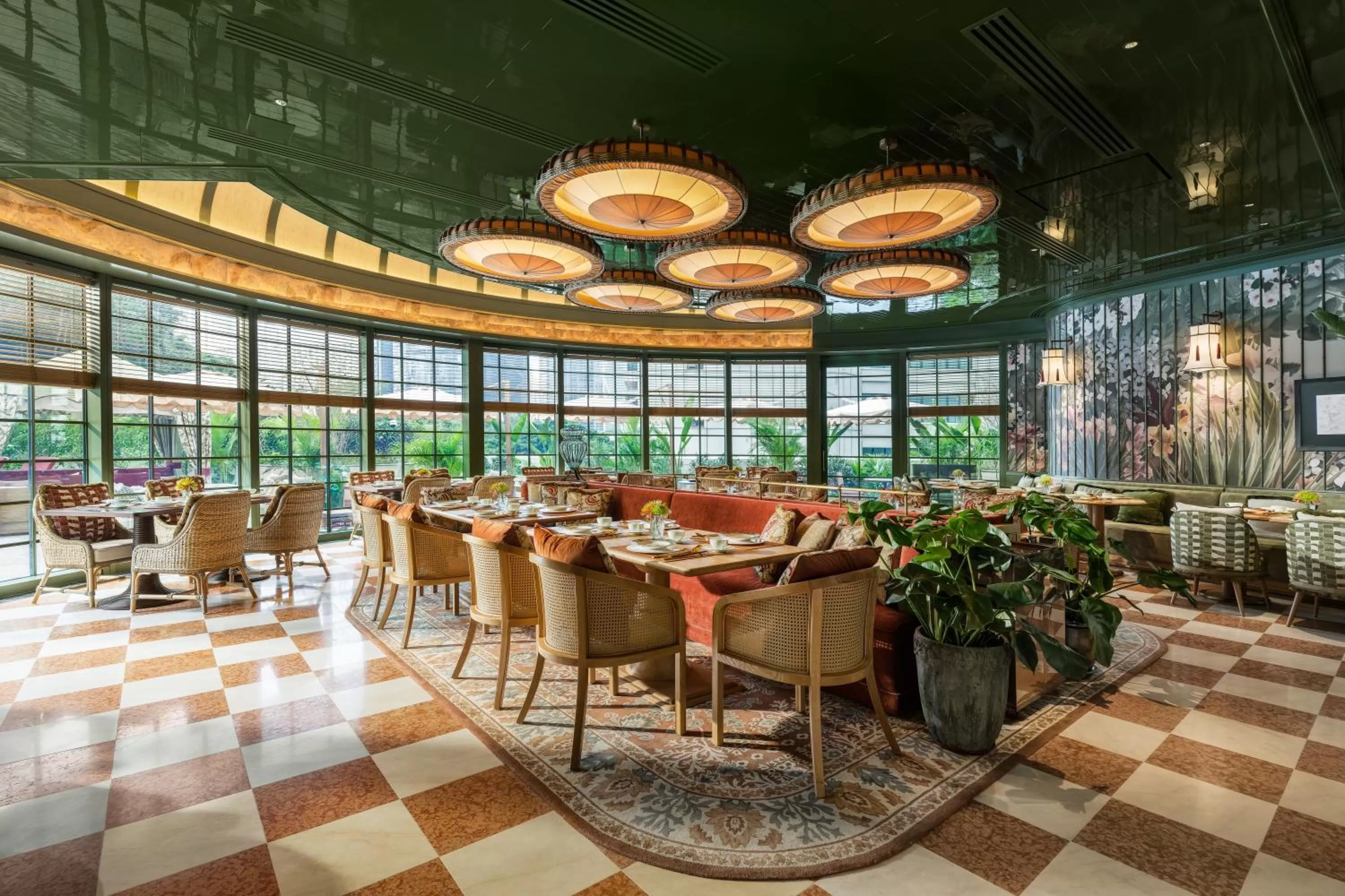 Restaurant/places to eat in Island Shangri-La, Hong Kong