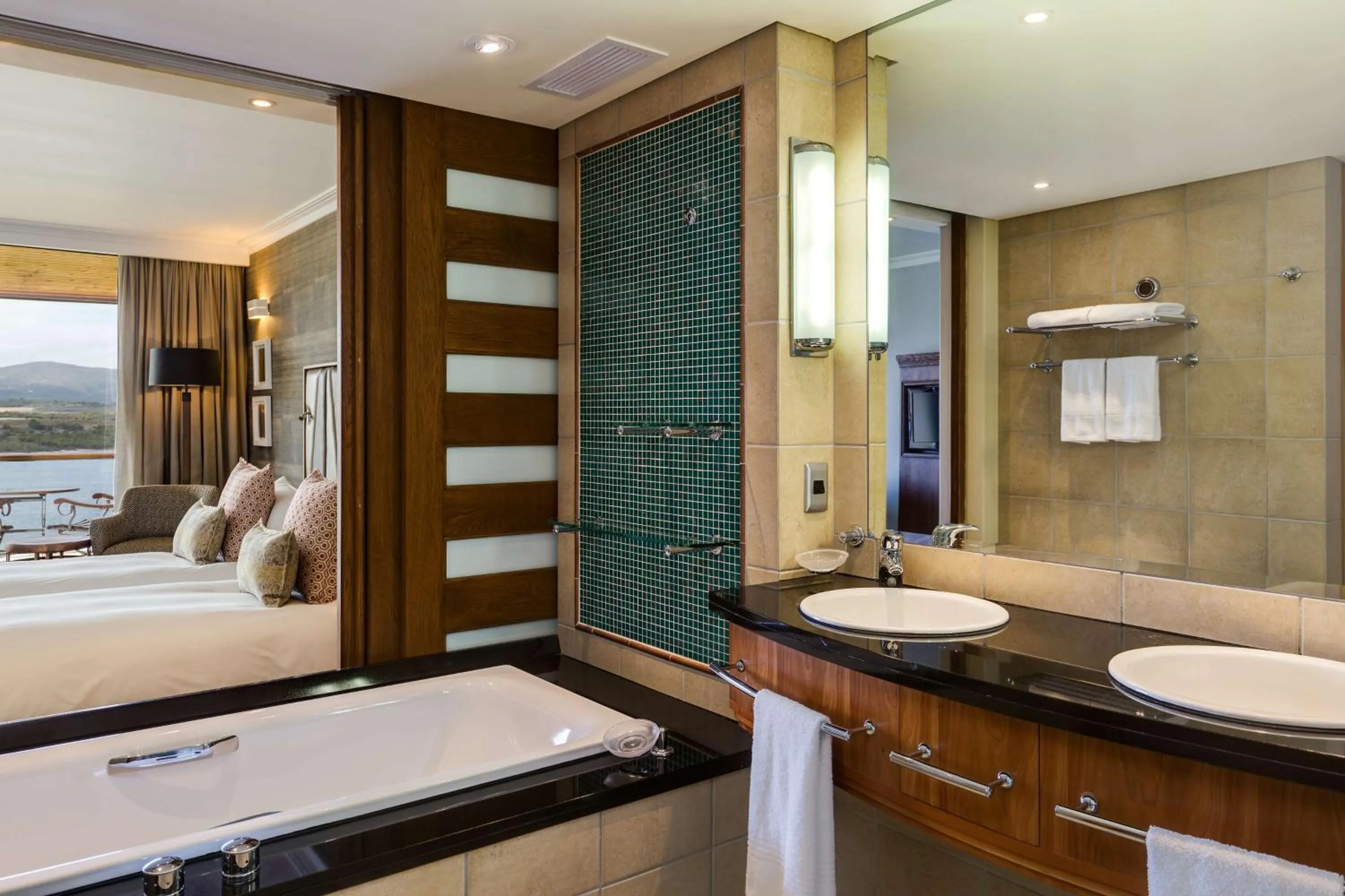 Bathroom, Bed in Arabella Hotel, Golf and Spa