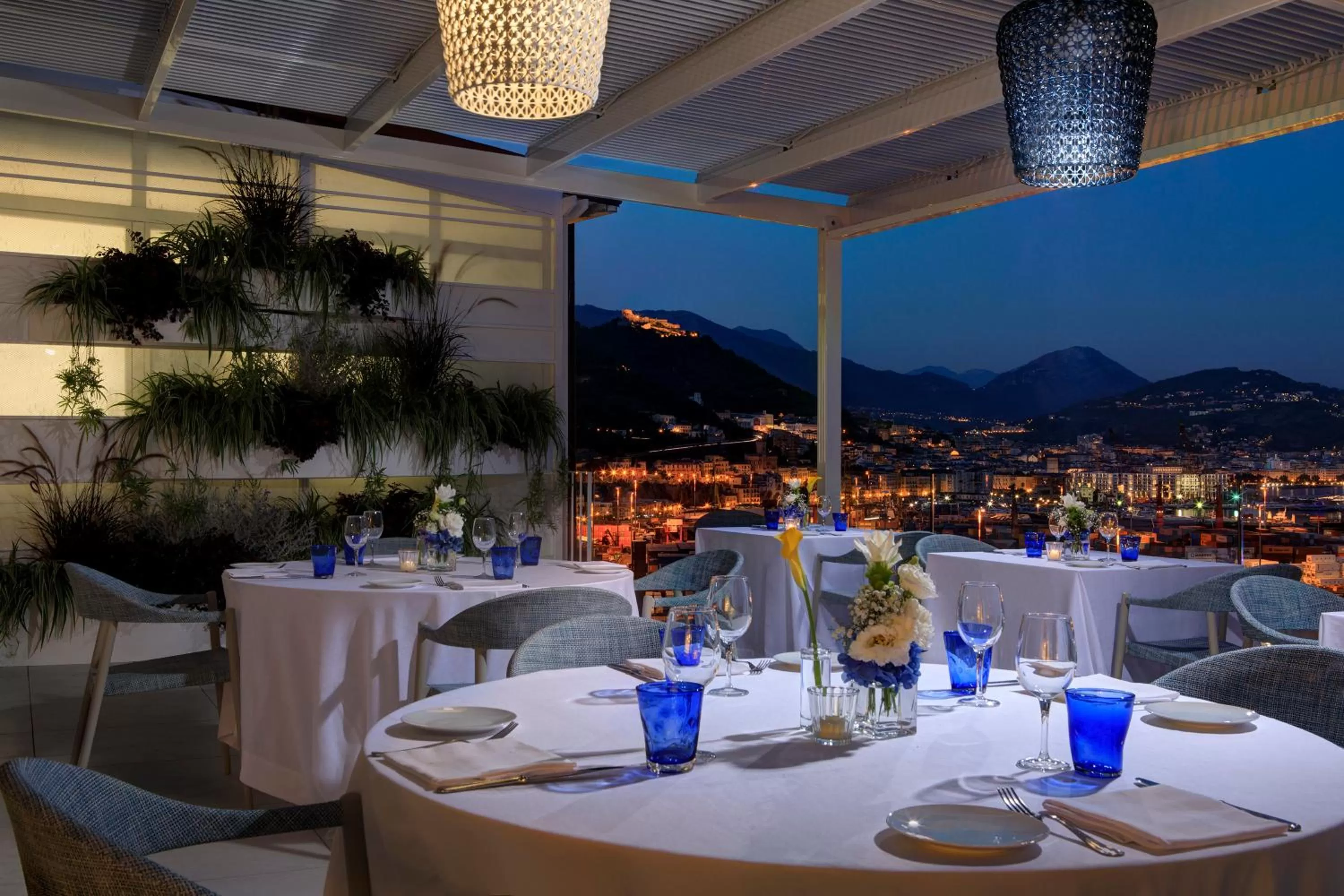 Restaurant/places to eat in Lloyd's Baia Hotel