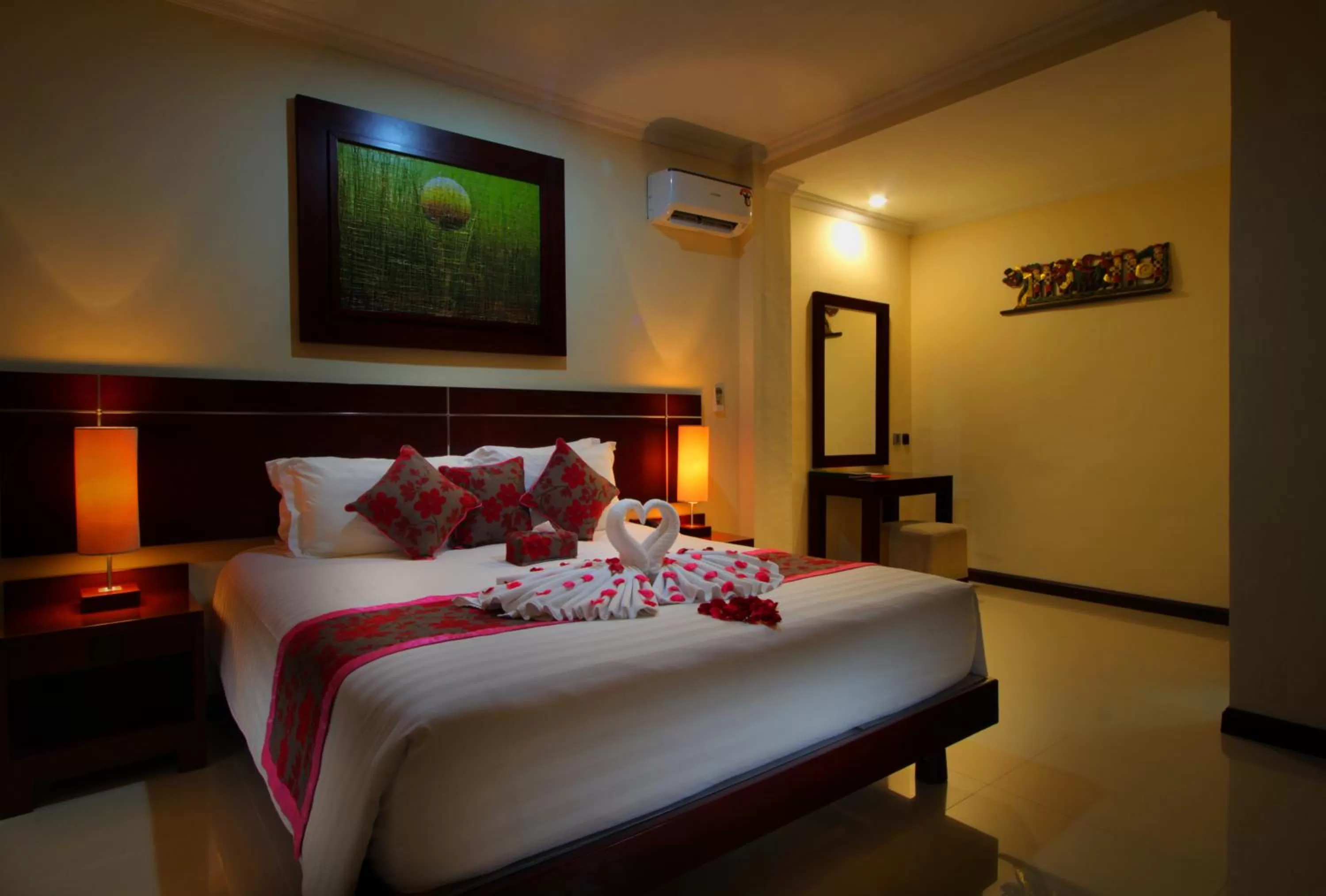 Bathroom, Bed in Adi Dharma Hotel Legian