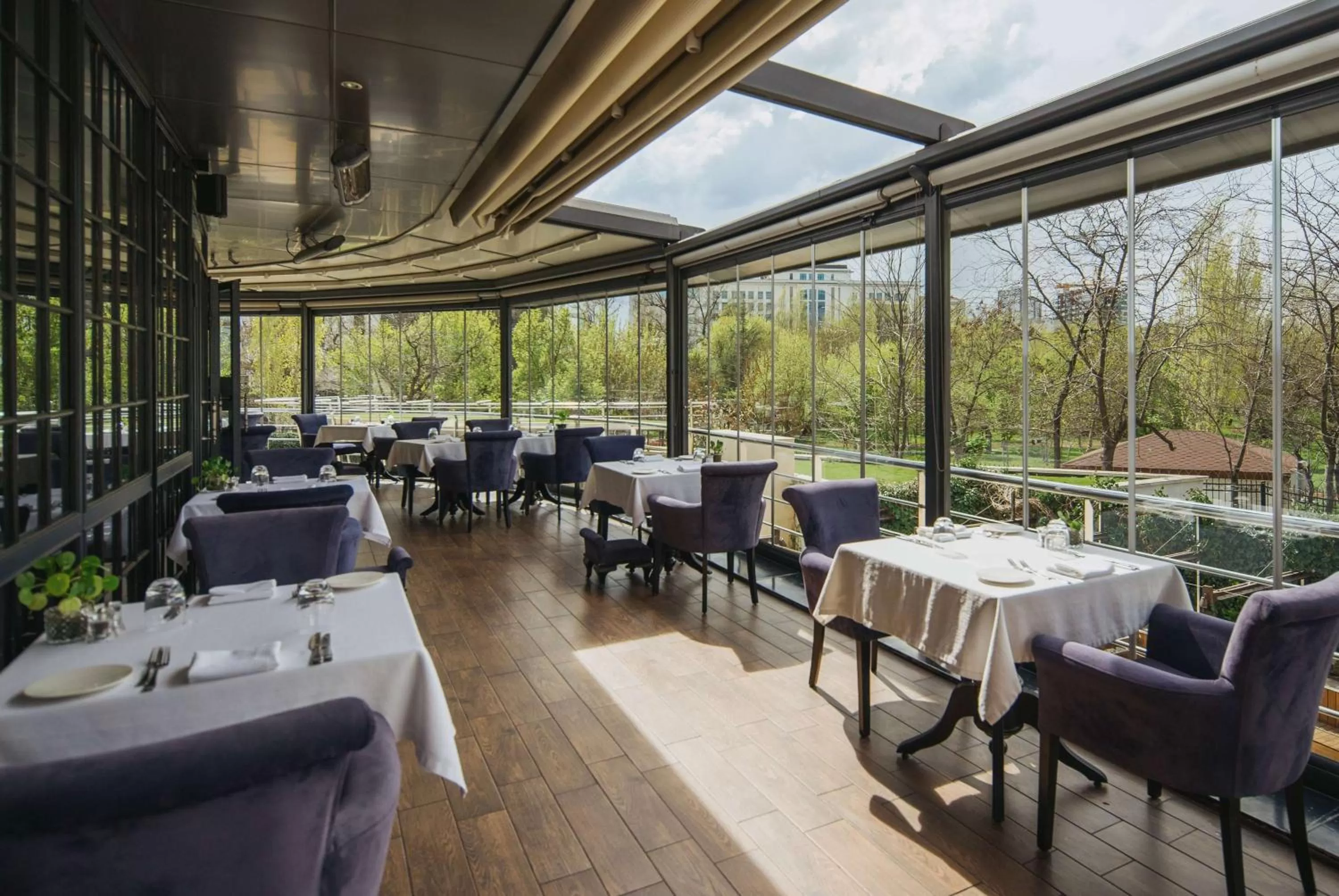 Restaurant/places to eat in Wyndham Ankara