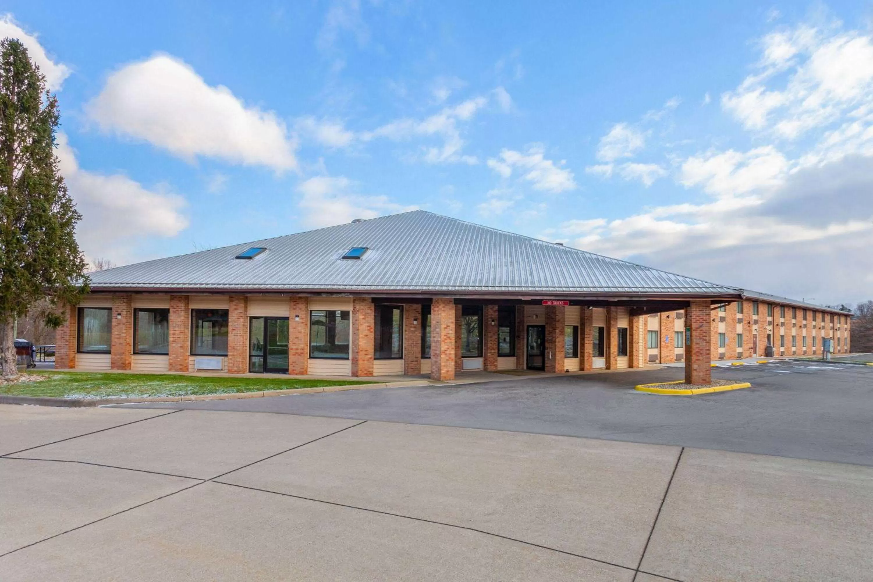 Property building in Days Inn by Wyndham Wooster