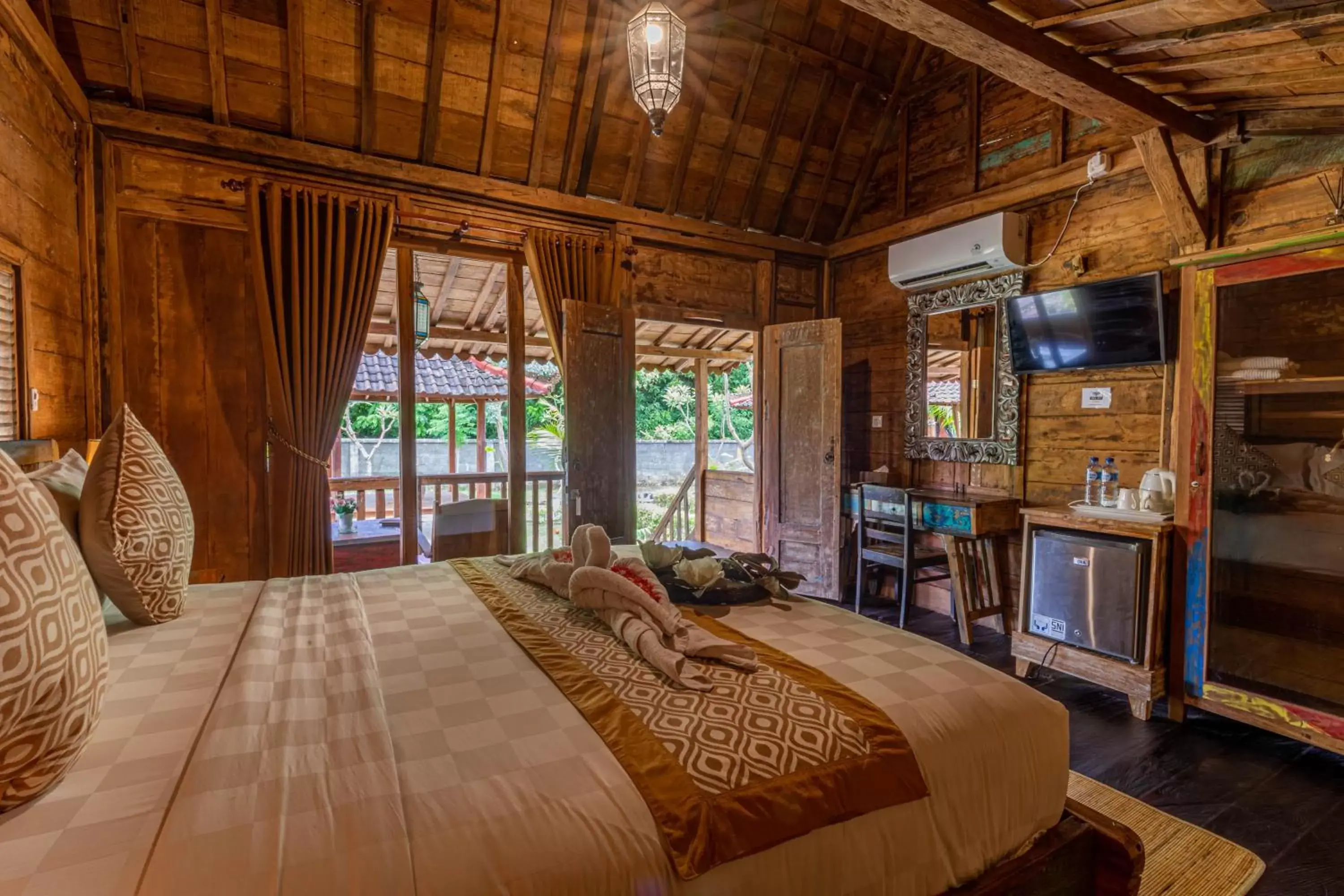 Deluxe Wooden Bungalow Double in Jukung Cottage Deluxe Wooden Bungalow Double in Jukung Cottage