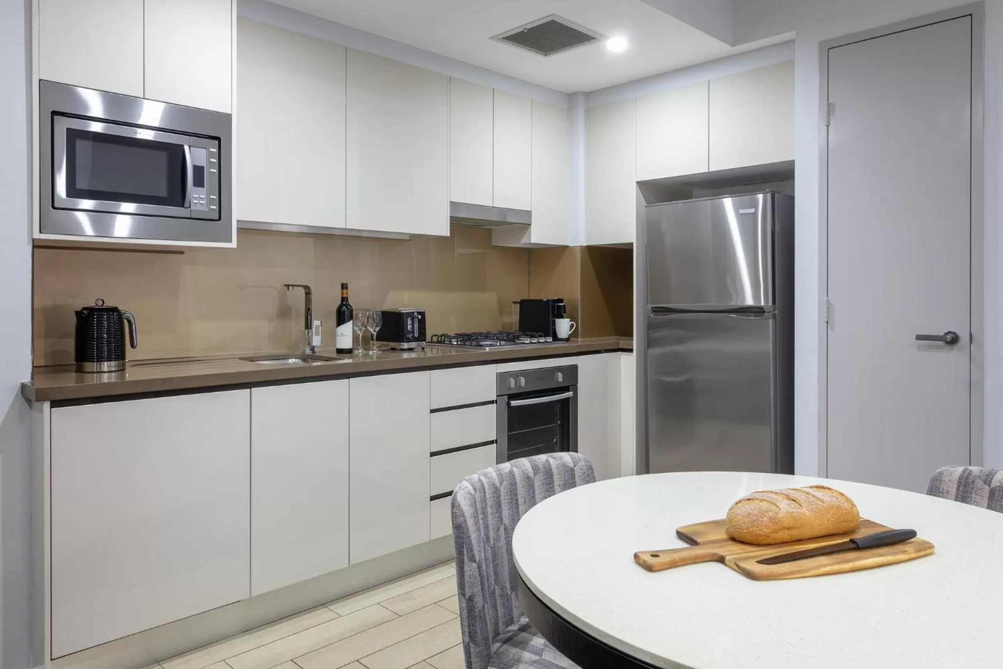 Kitchen or kitchenette in Meriton Suites North Ryde