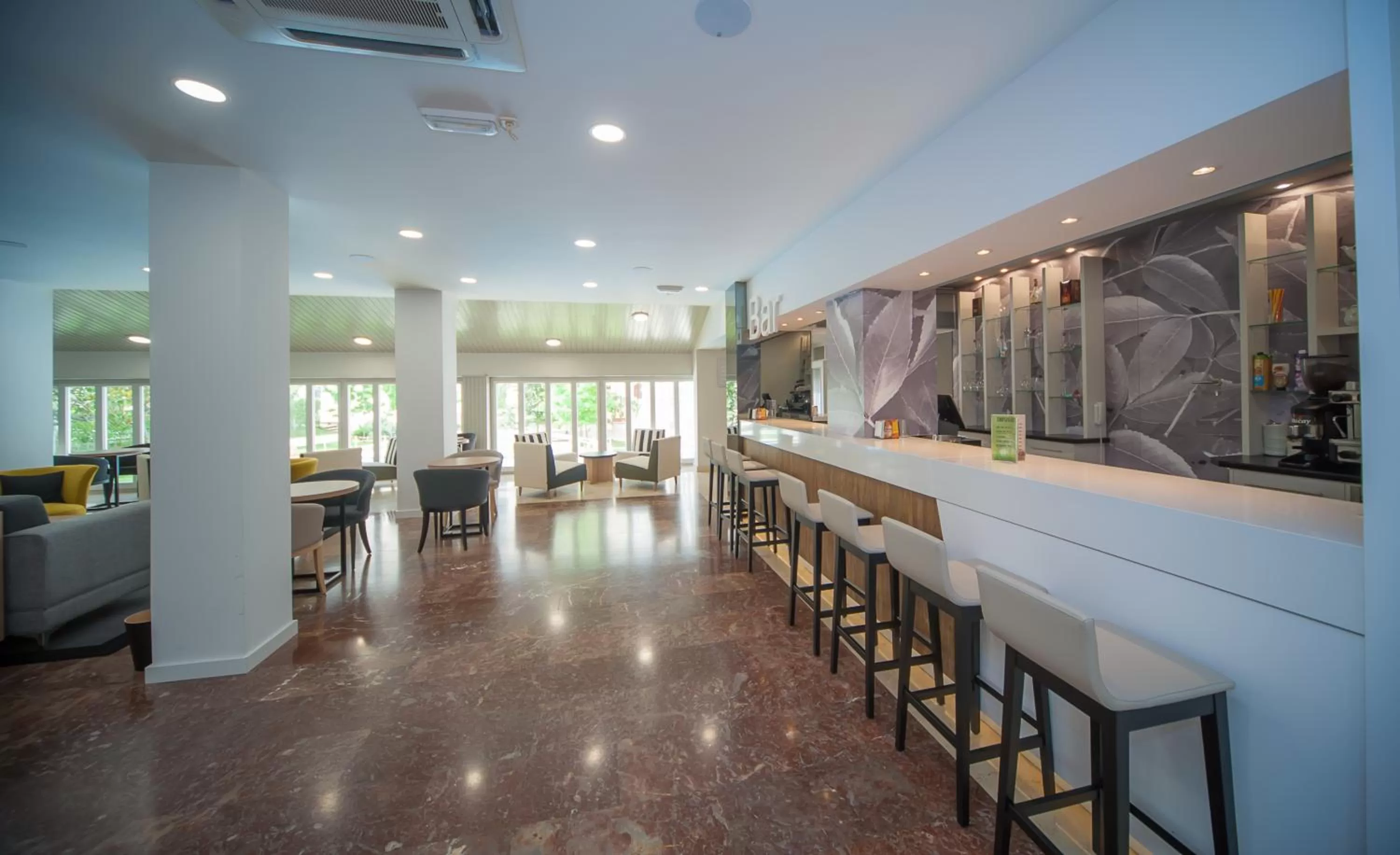 Lounge or bar in Gran Hotel de Jaca