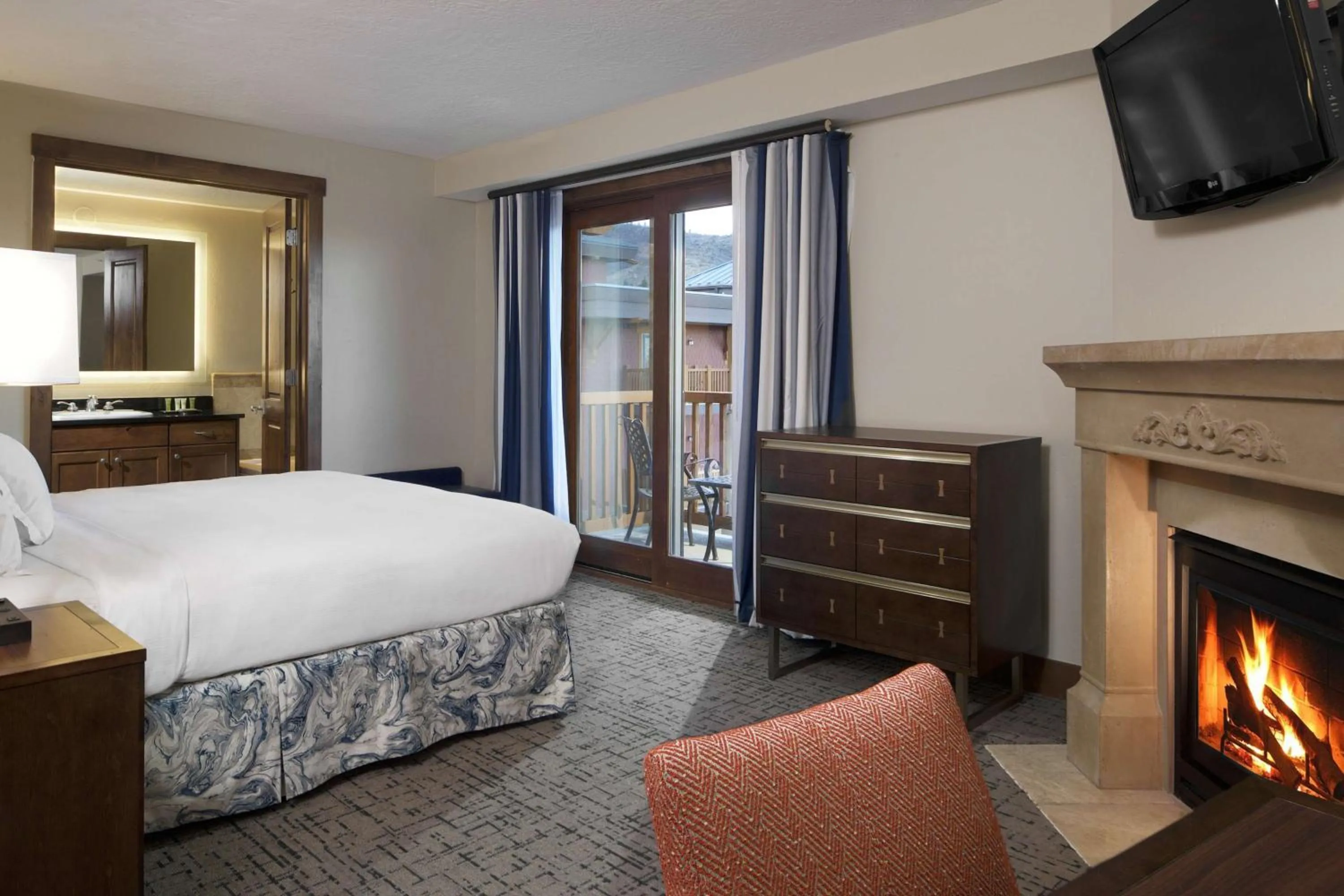 Three-Bedroom Premier King Suite with Two Queen Beds and Sofa Bed in Hilton Grand Vacations Club Sunrise Lodge Park City