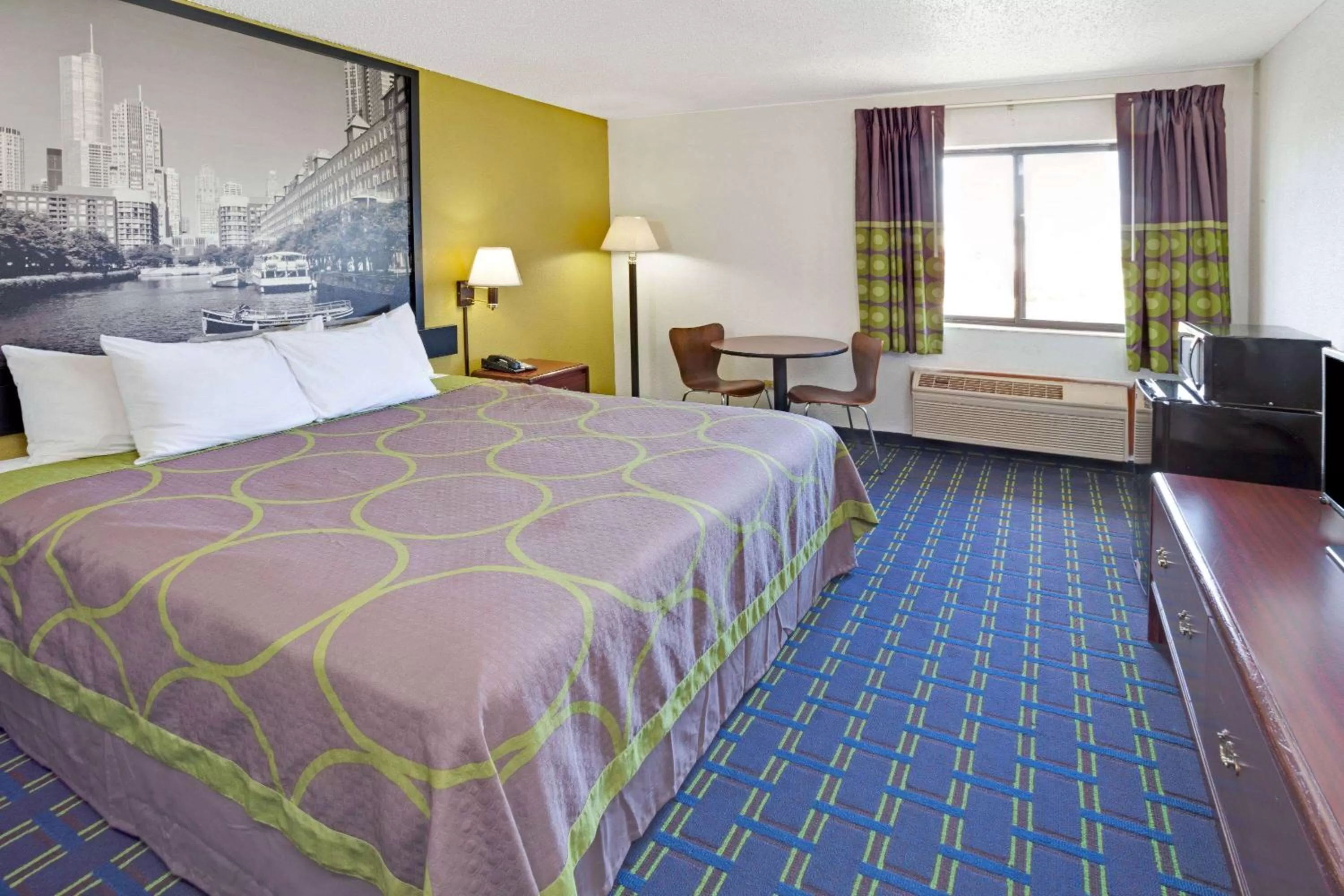 Photo of the whole room, Bed in Super 8 by Wyndham Monee I-57