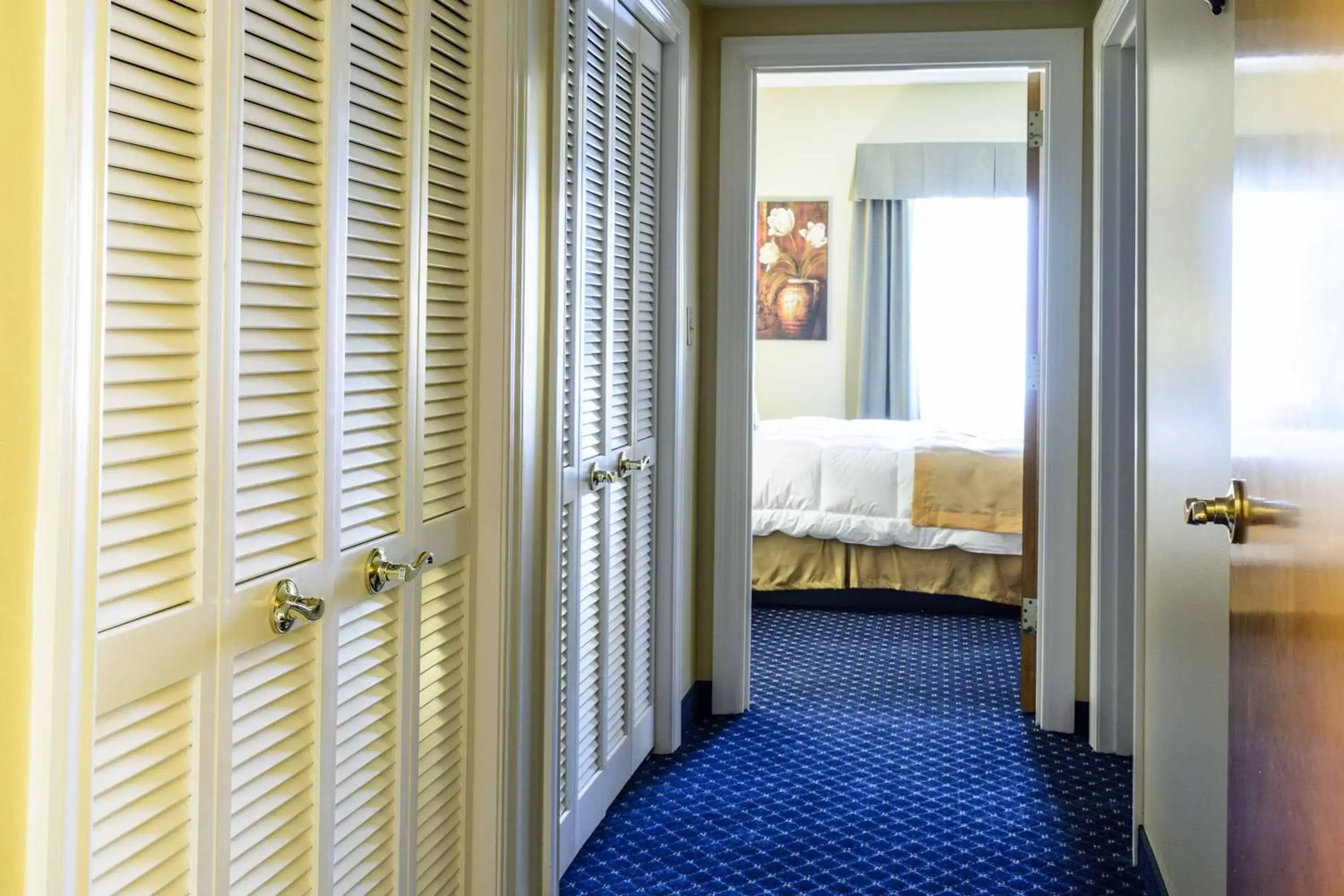 King Suite in Asbury Inn & Suites King Suite in Asbury Inn & Suites