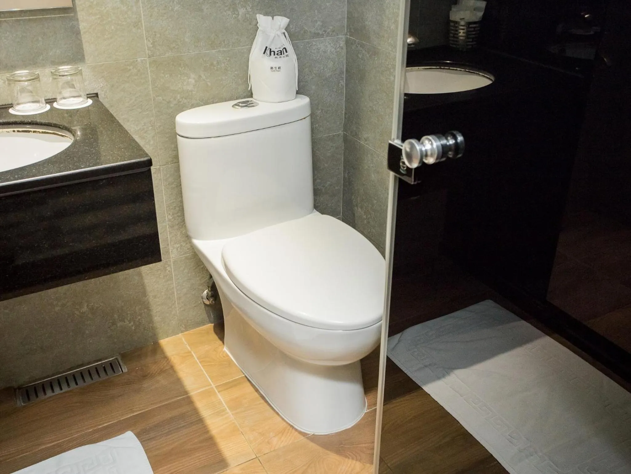 Bathroom in Khan Hotel