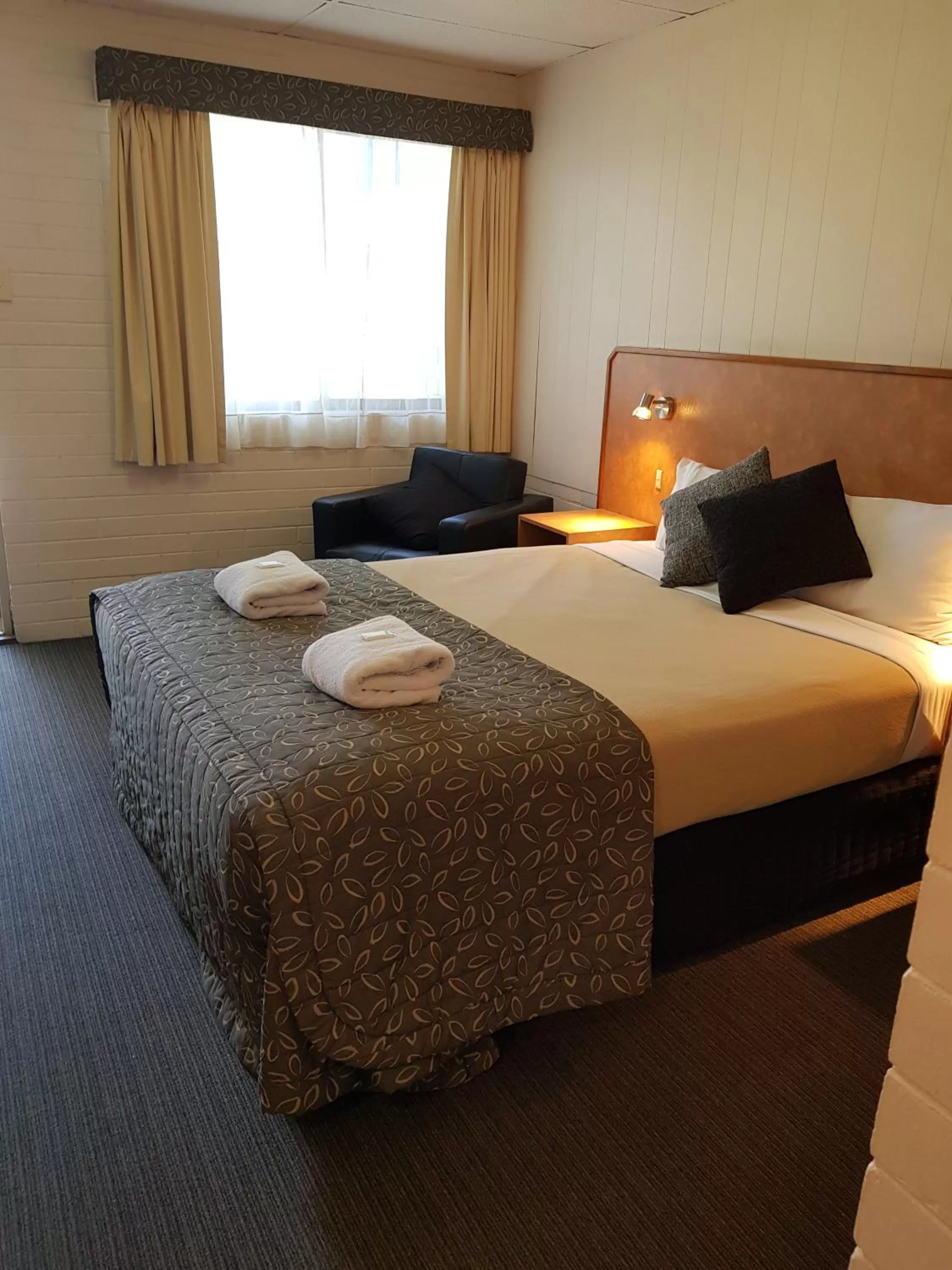 Bed in Peppercorn Motel