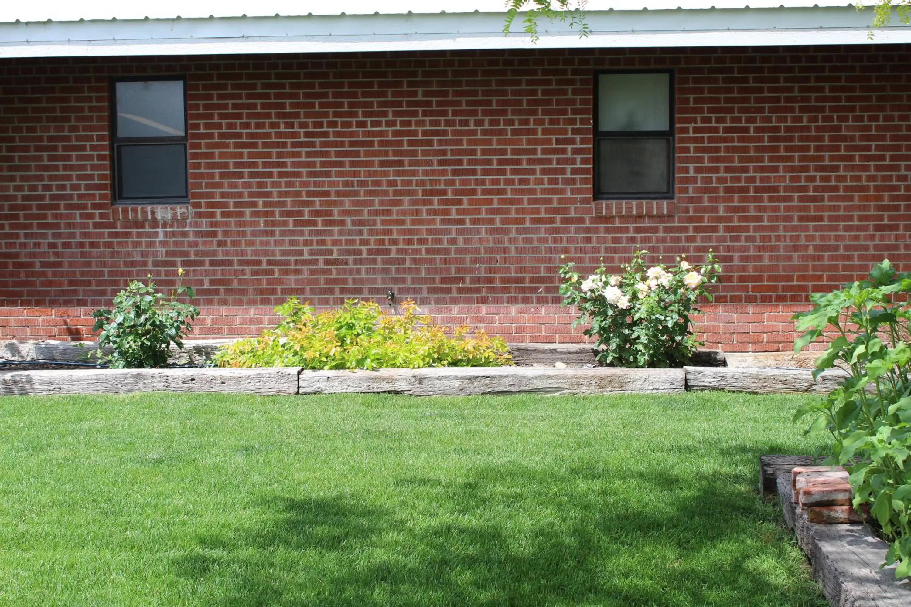 Area and facilities in Ontario Inn