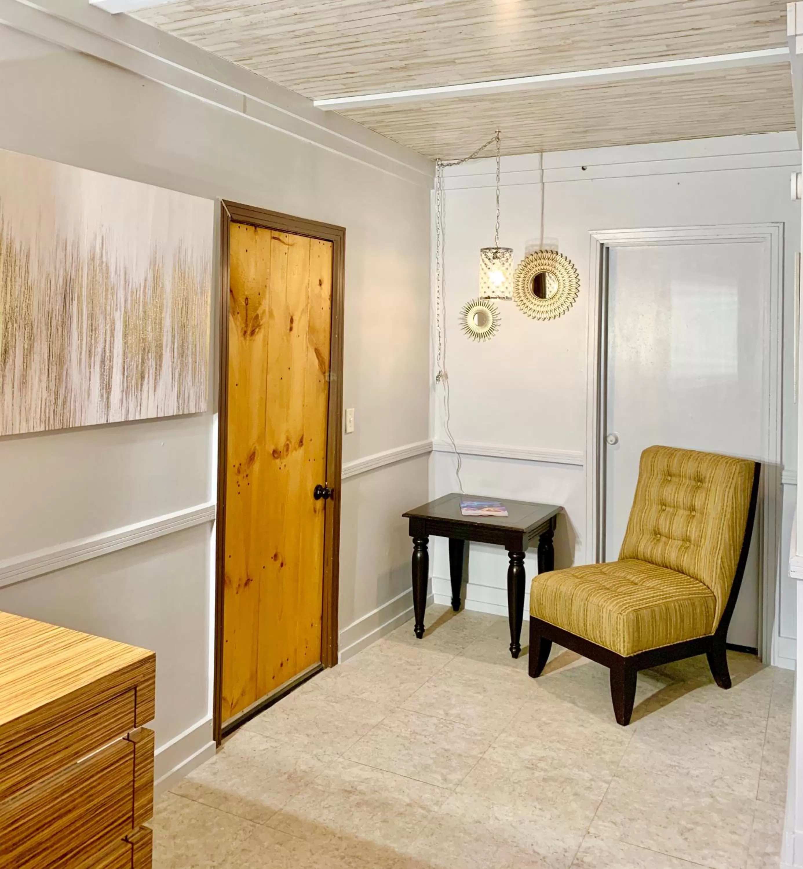 Living room in Spring Creek Hotel