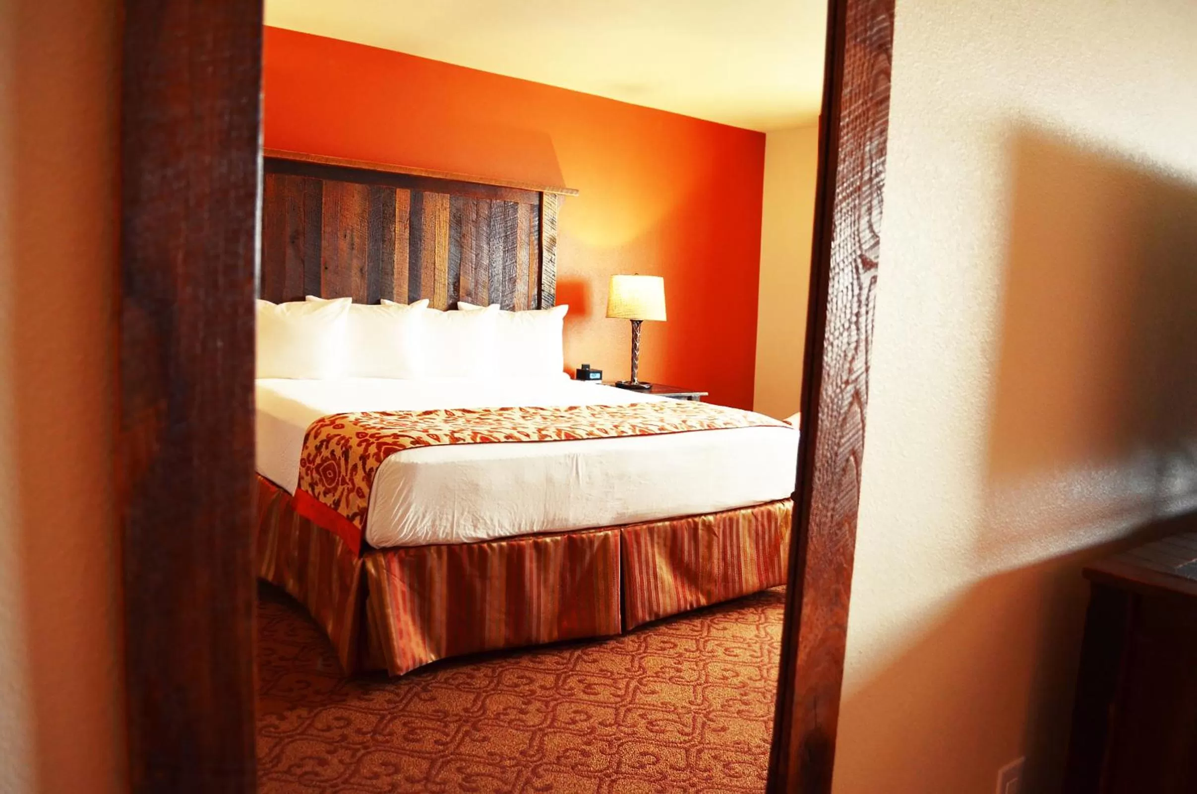 Photo of the whole room, Bed in Hoover Dam Lodge