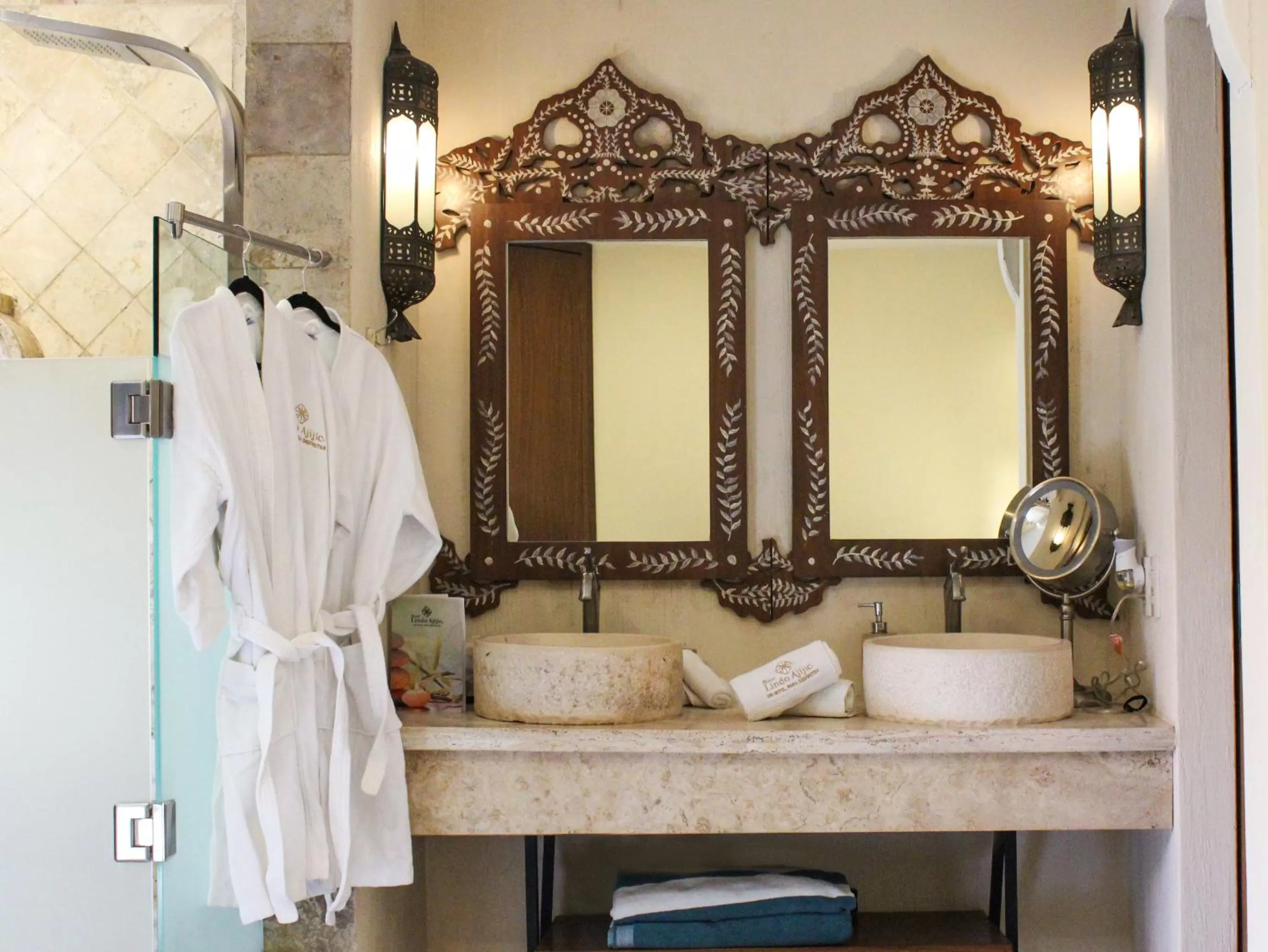 Bed in Hotel Lindo Ajijic Bed & Breakfast