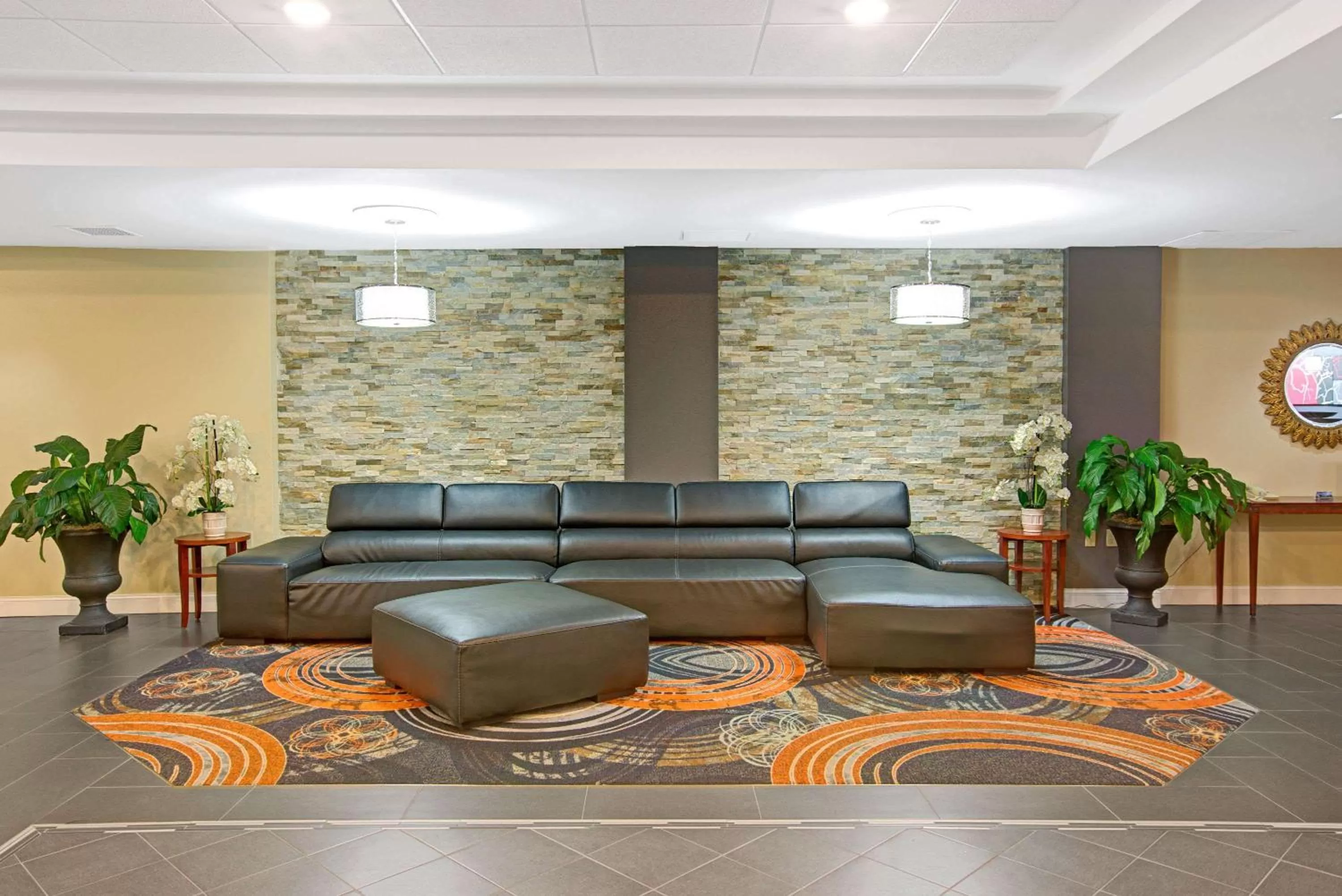 Lobby or reception in Ramada Plaza by Wyndham Charlotte South End Airport