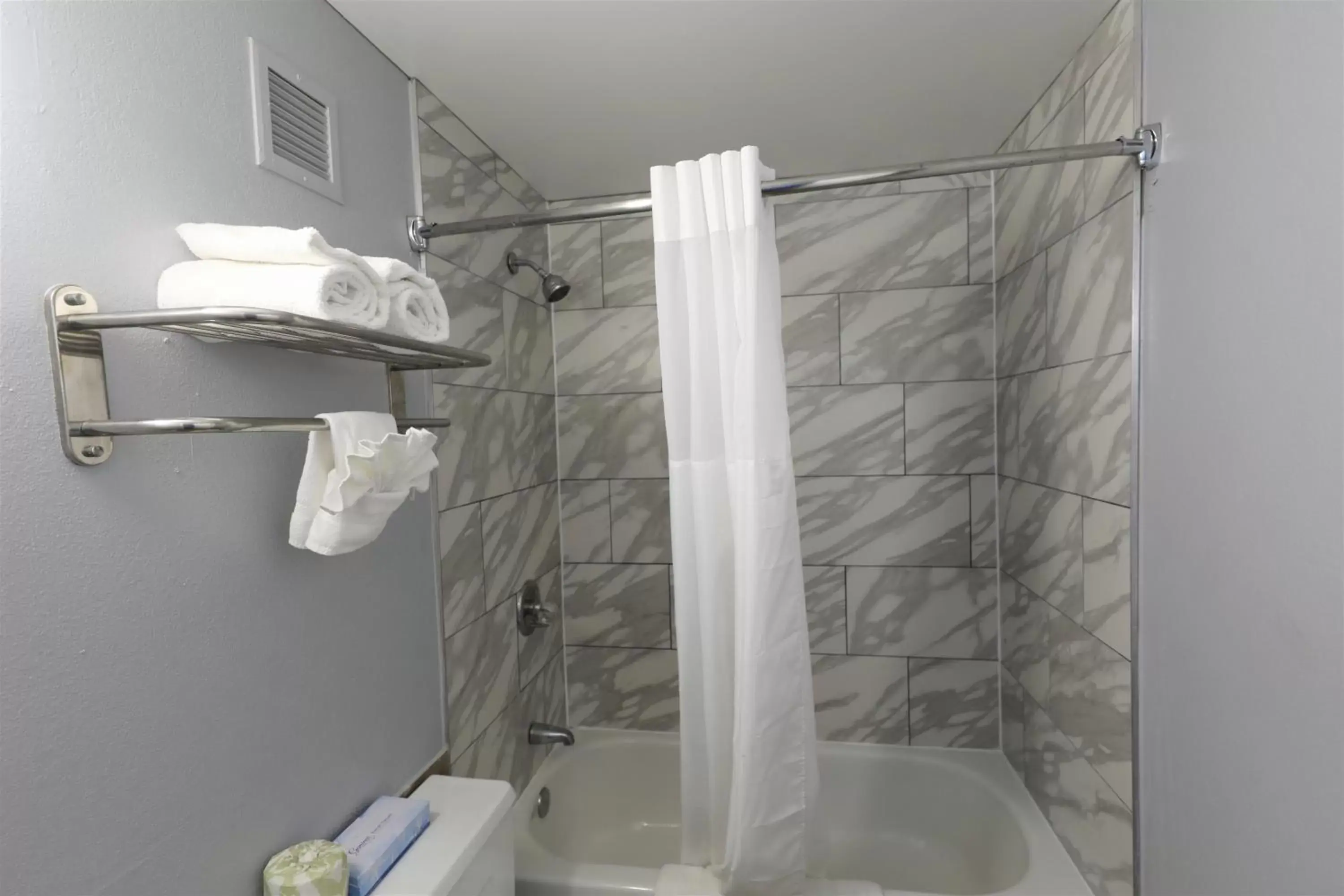 Queen Room - Non-Smoking in Super 8 by Wyndham Manassas Queen Room - Non-Smoking in Super 8 by Wyndham Manassas