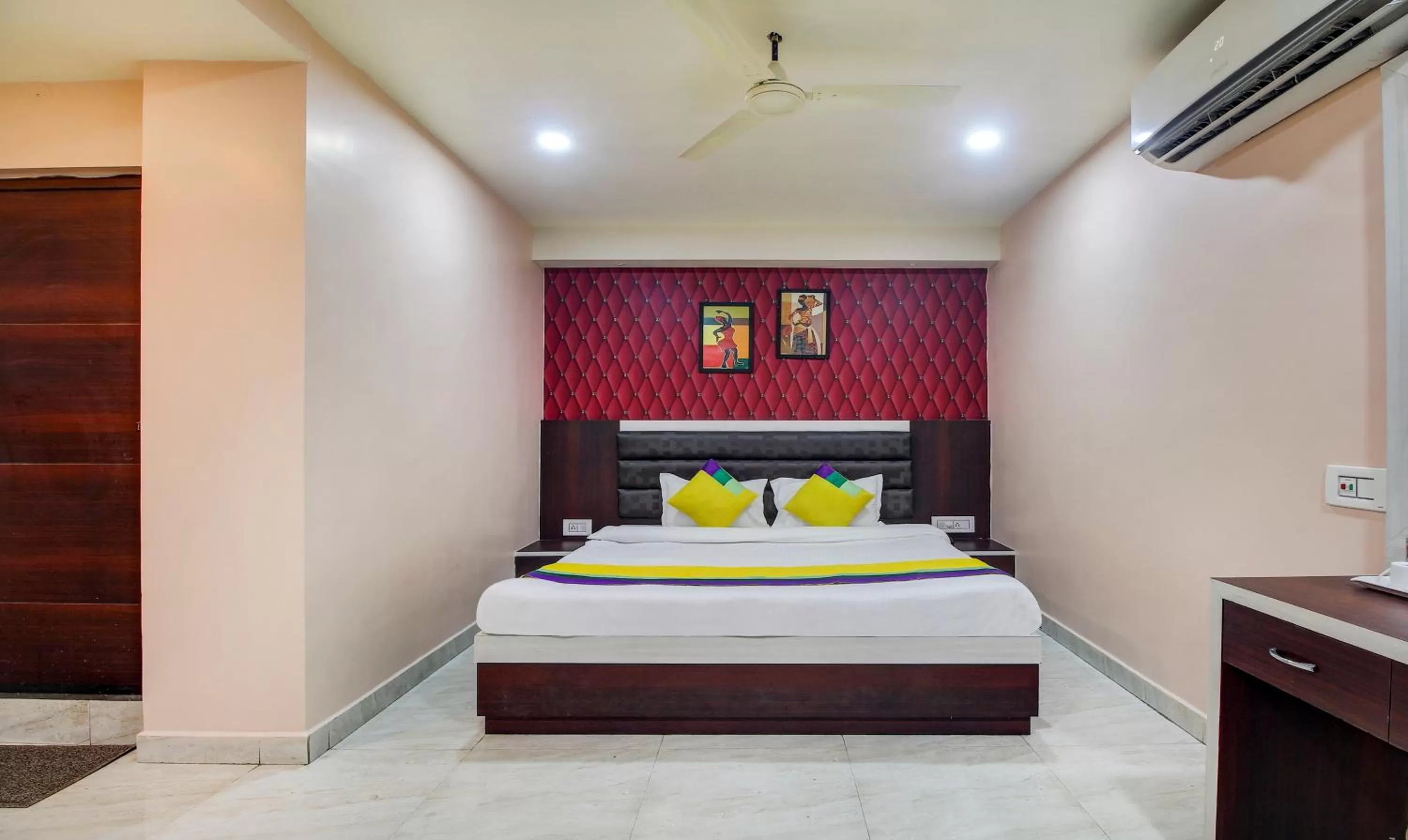 Bed in Itsy By Treebo - Golden Fiesta