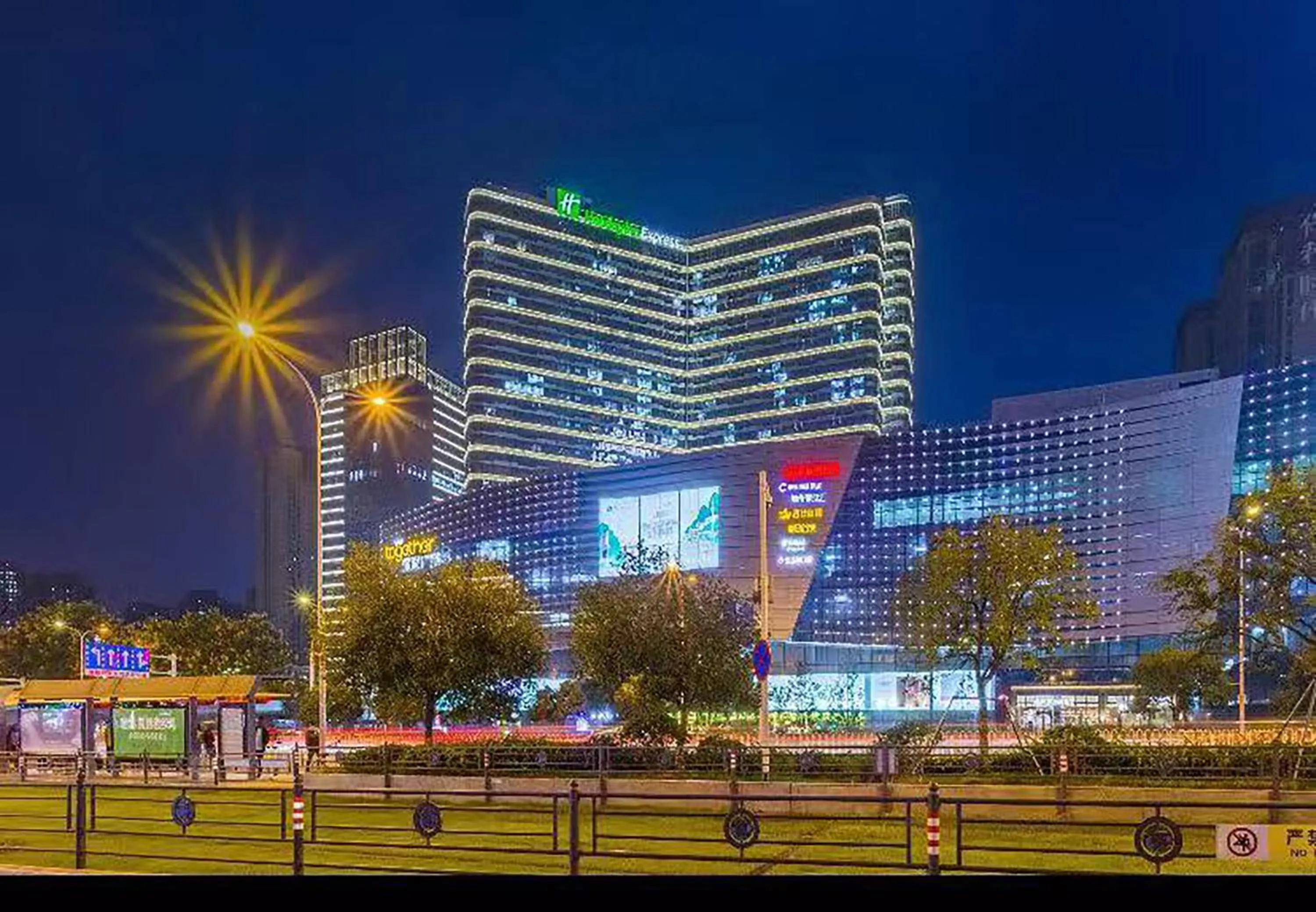 Property building in Holiday Inn Express - Wuhan Optical Valley by IHG