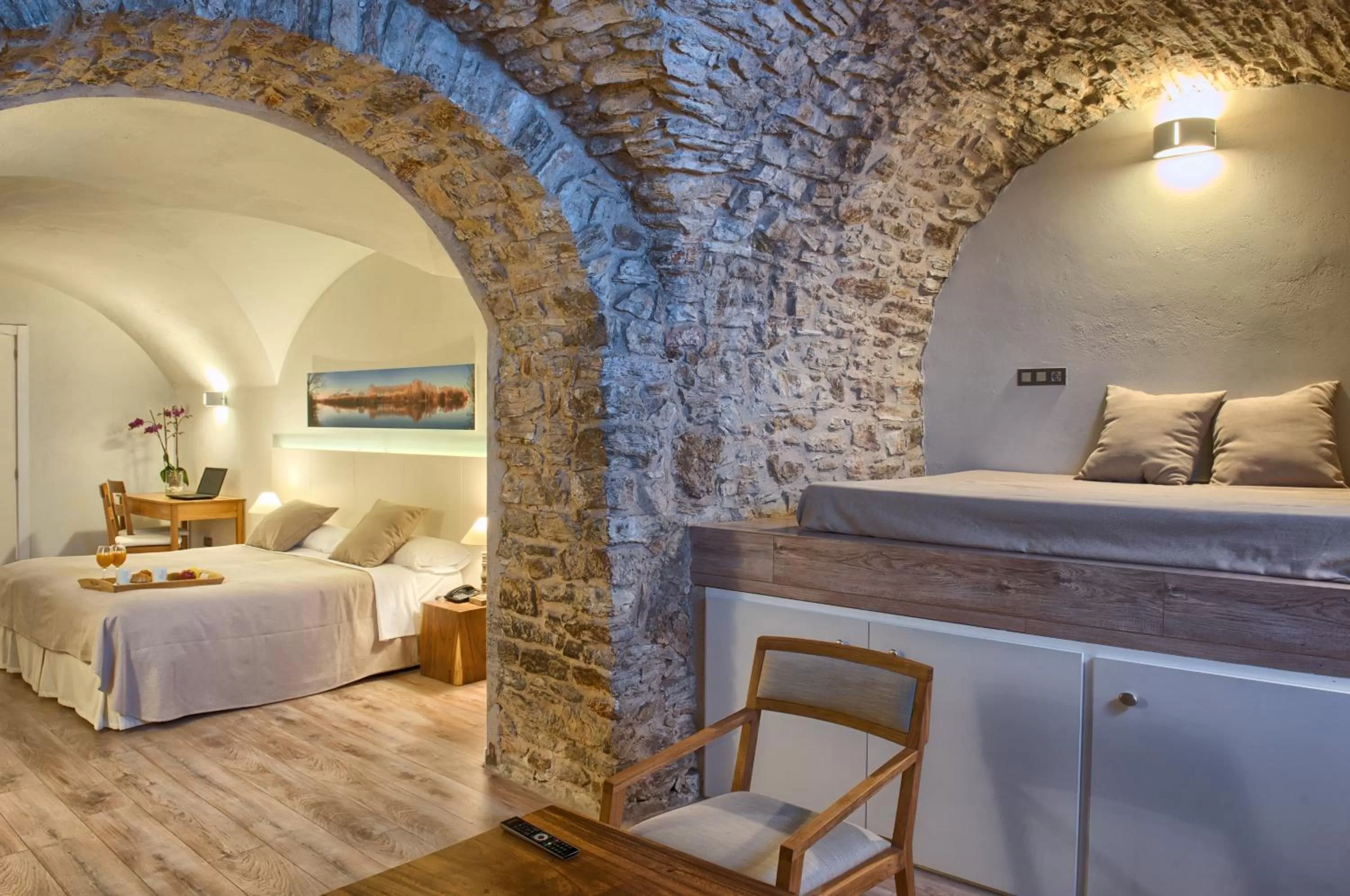 Photo of the whole room, Bed in El Petit Convent