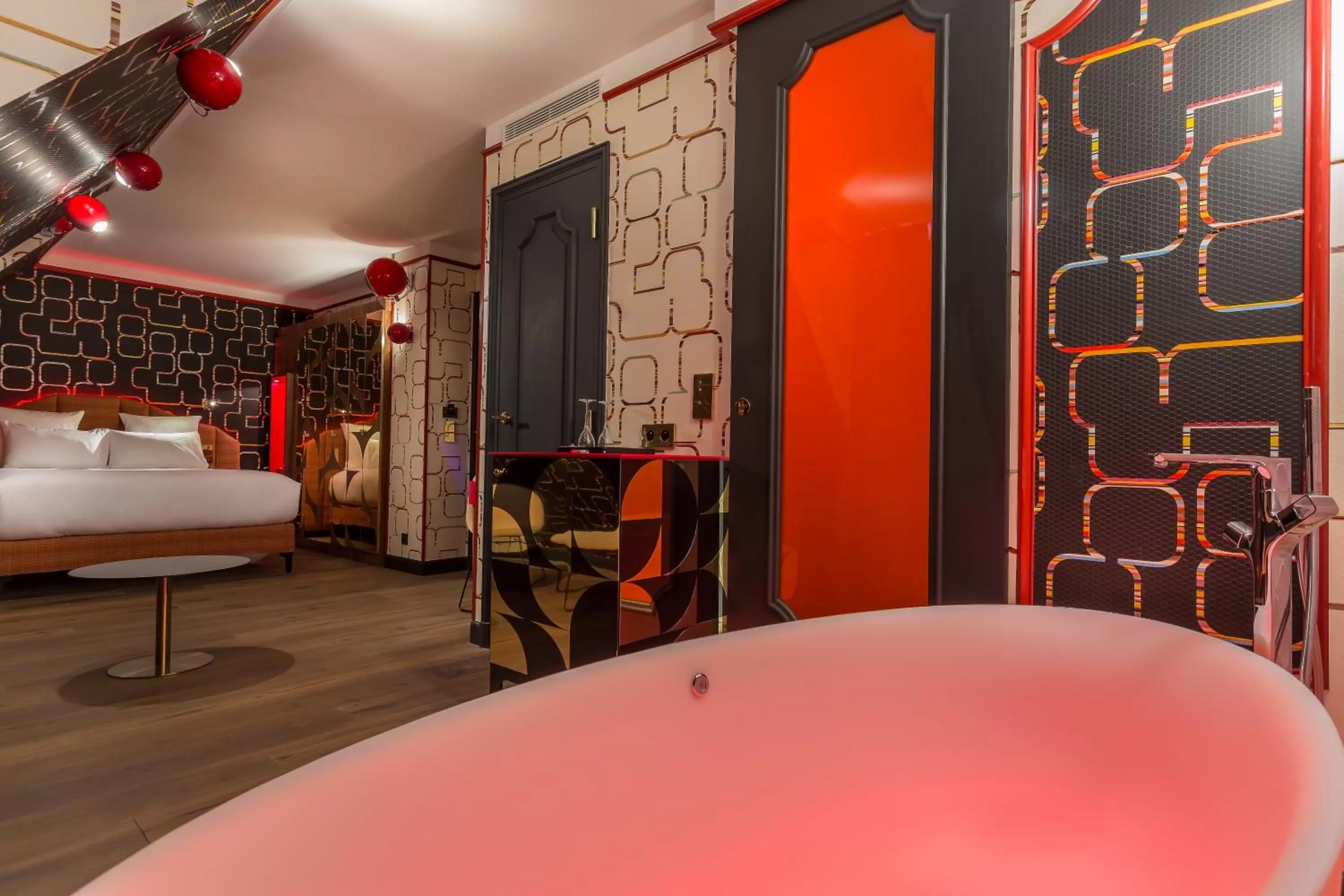 Photo of the whole room, Bed in Idol Hotel