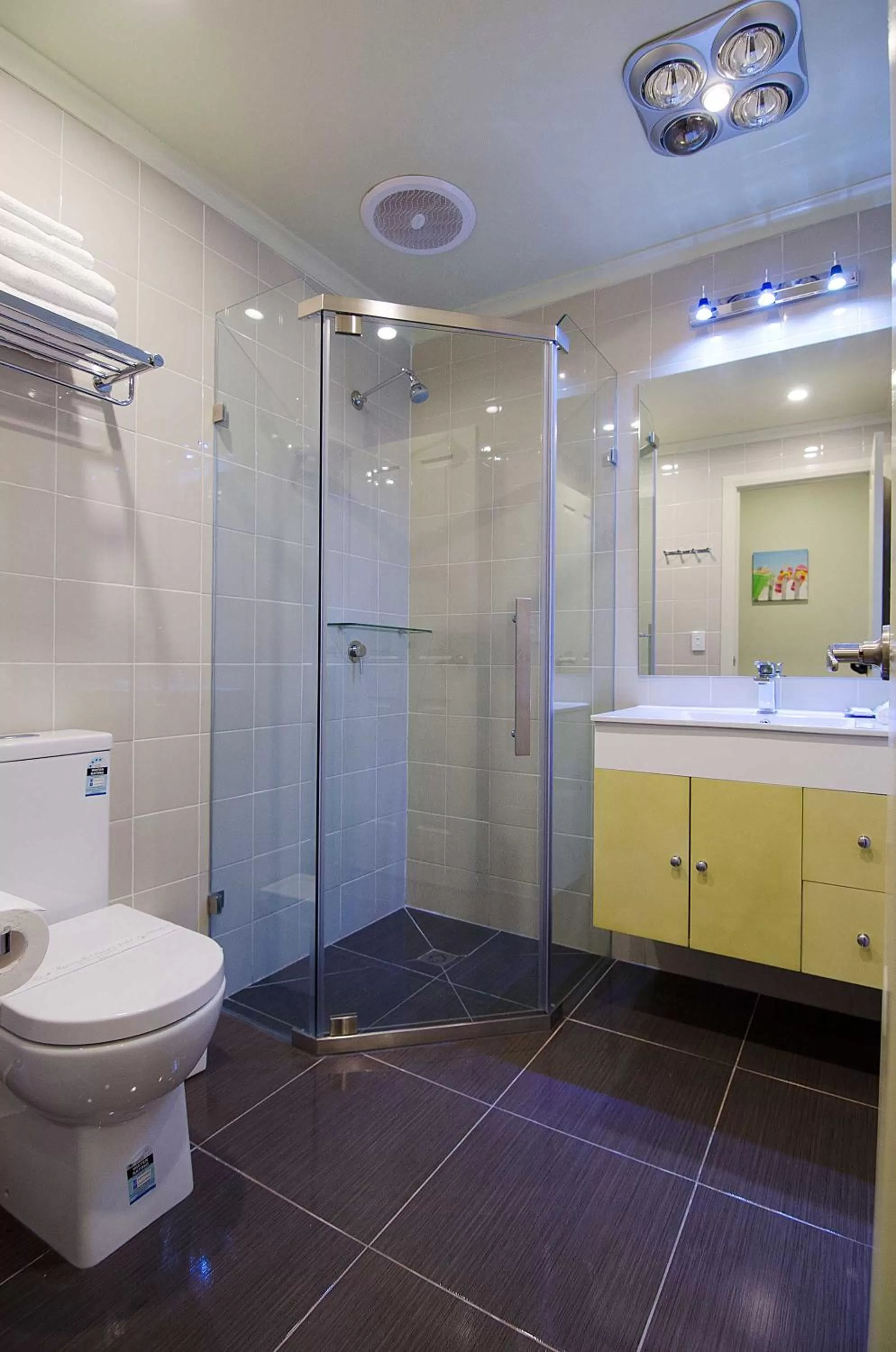 Shower in Park Squire Motor Inn & Serviced Apartments