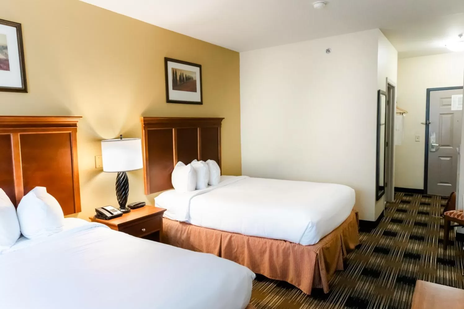 Bed in Country Inn & Suites by Radisson, Helen, GA