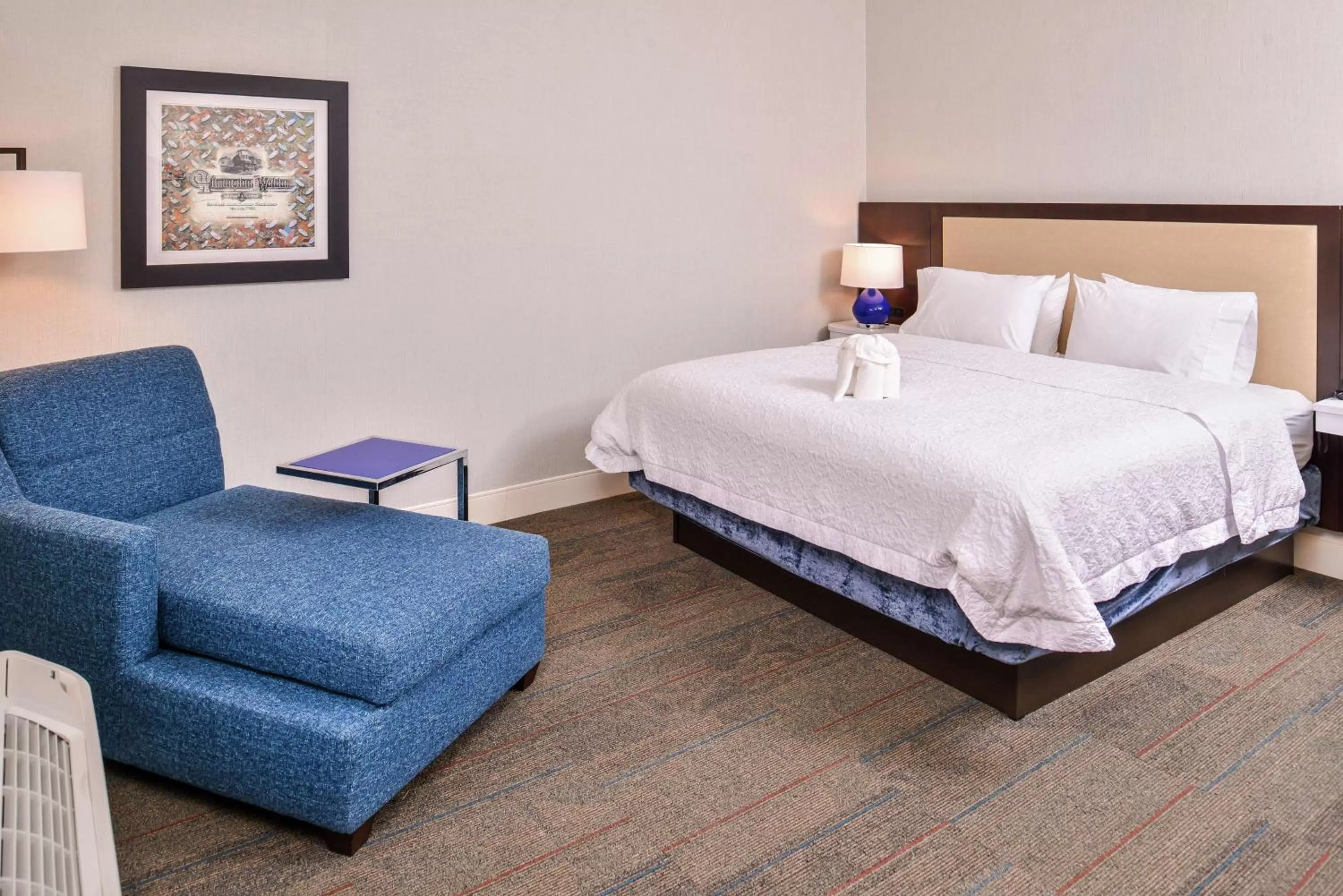 Living room, Bed in Hampton Inn Benson