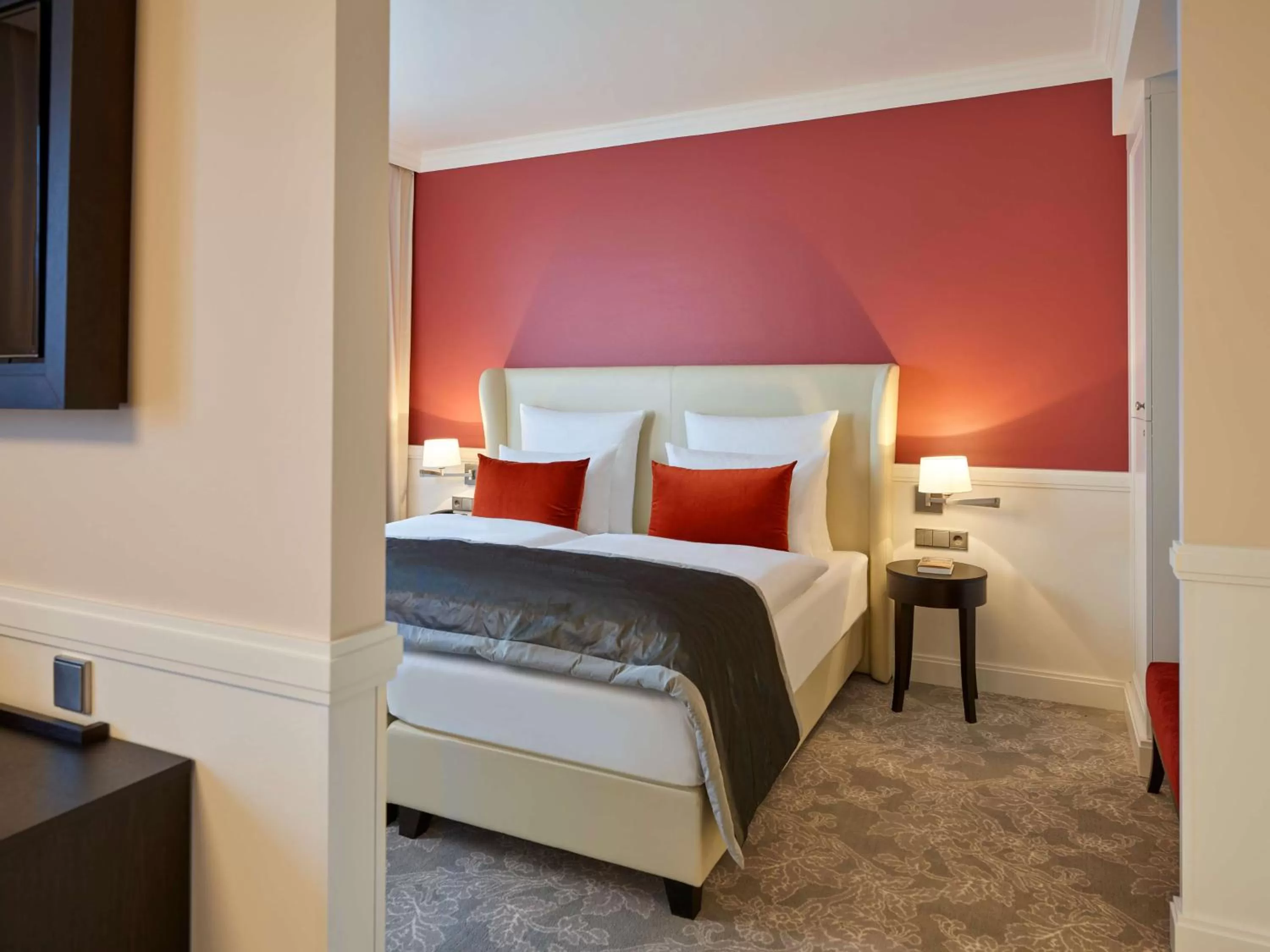 Photo of the whole room, Bed in Dorint Hotel Frankfurt/Oberursel