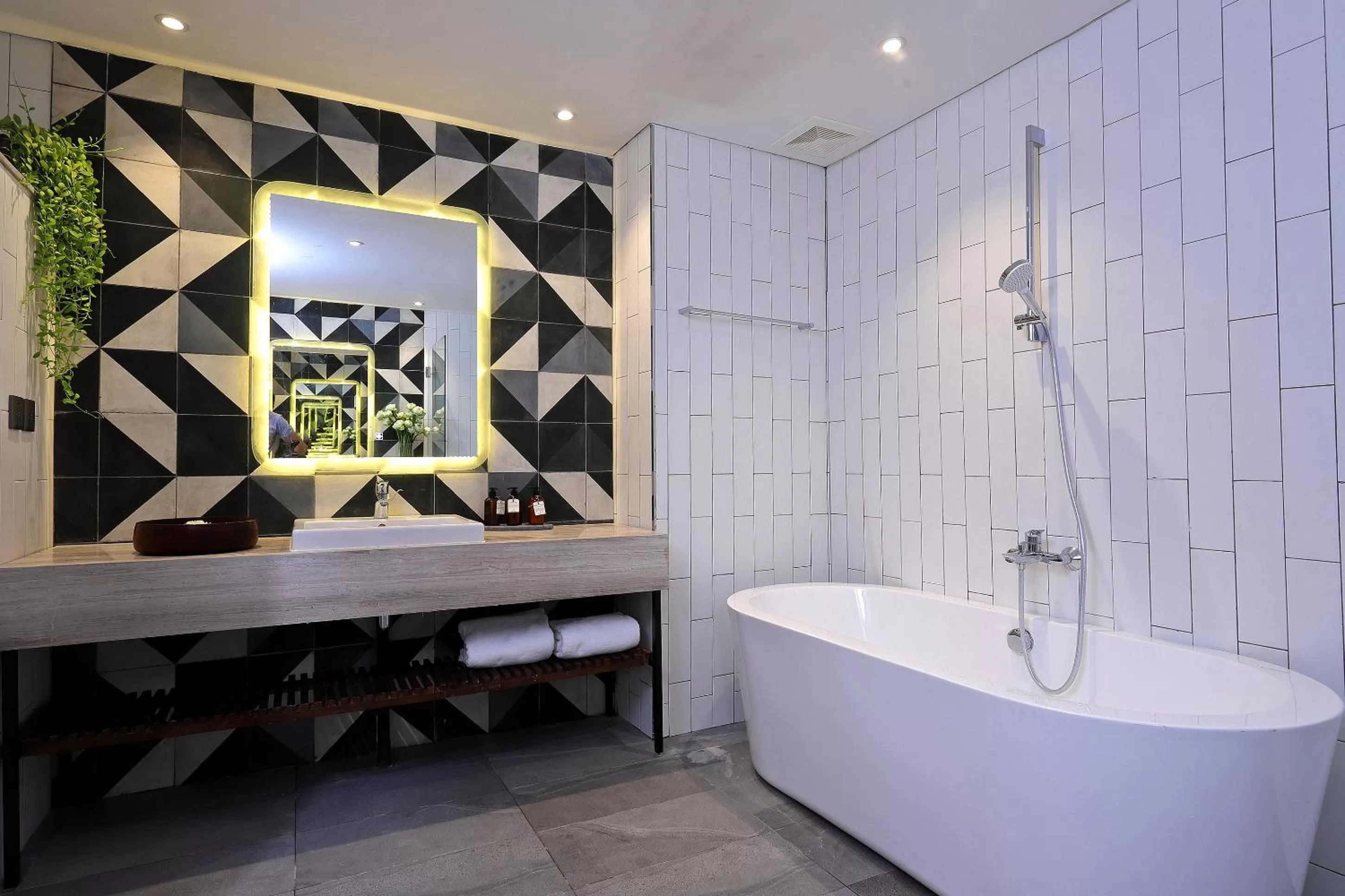 Shower in Baitong Hotel & Resort Phnom Penh