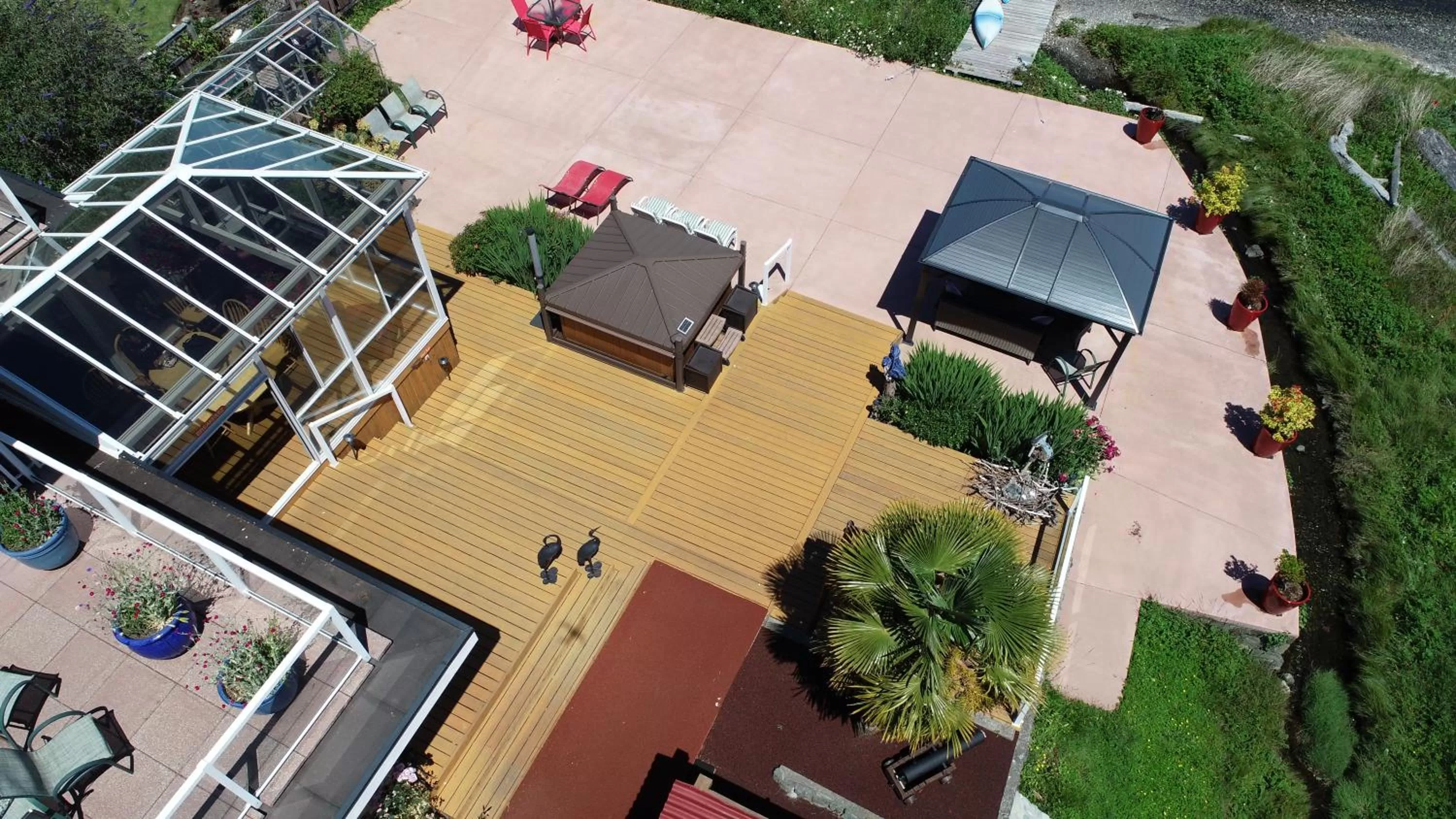 Property building in Birds of a Feather Victoria Oceanfront Studio Suites