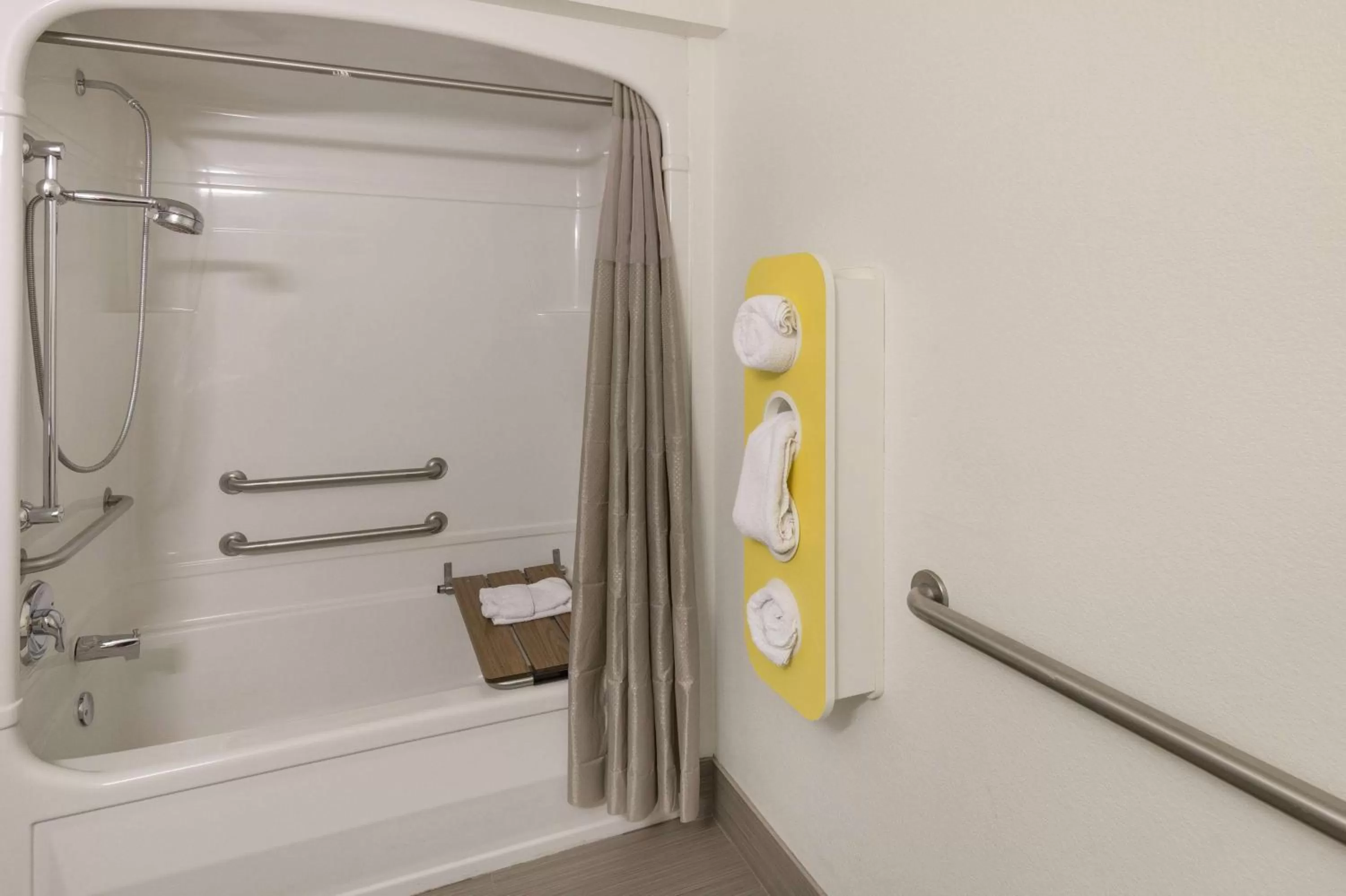 Bathroom in Motel 6-Hillsboro, TX