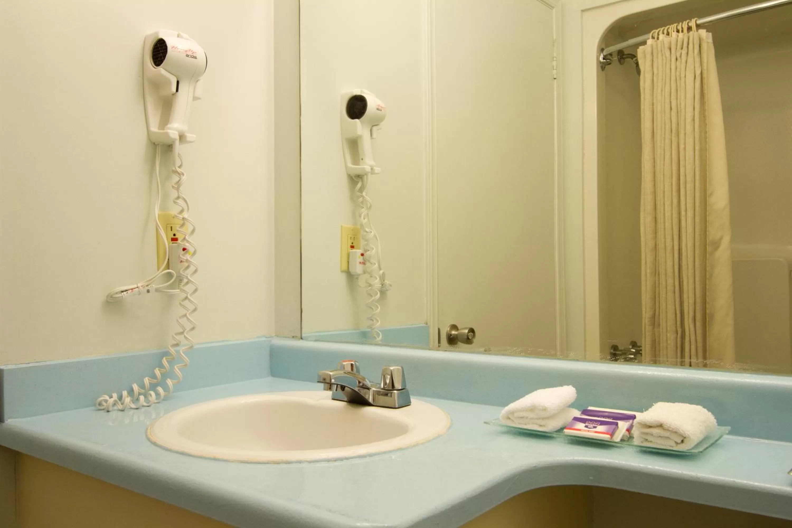 Bathroom in Knights Inn Lindsay