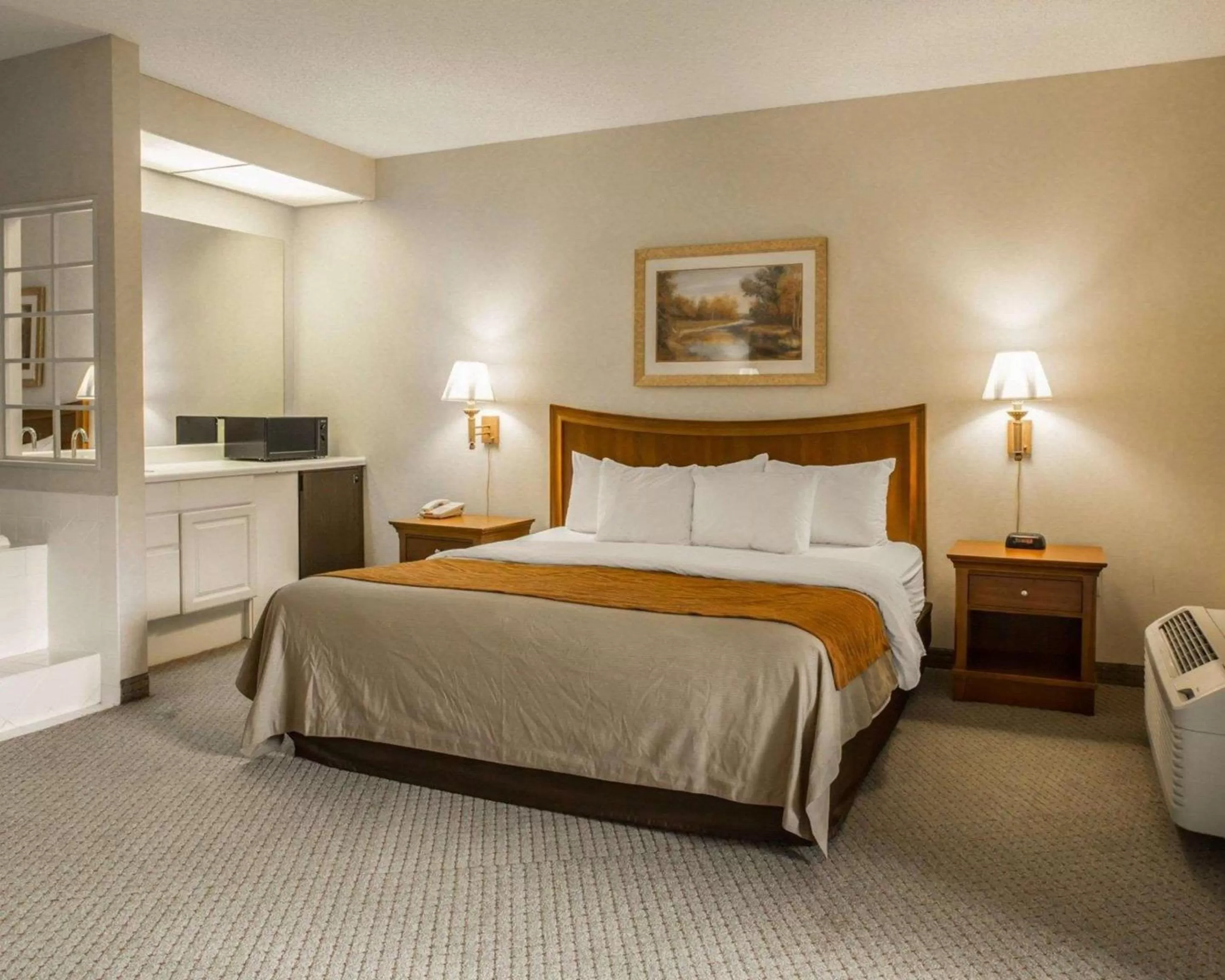 Photo of the whole room, Bed in Rodeway Inn & Suites Cherokee On the River