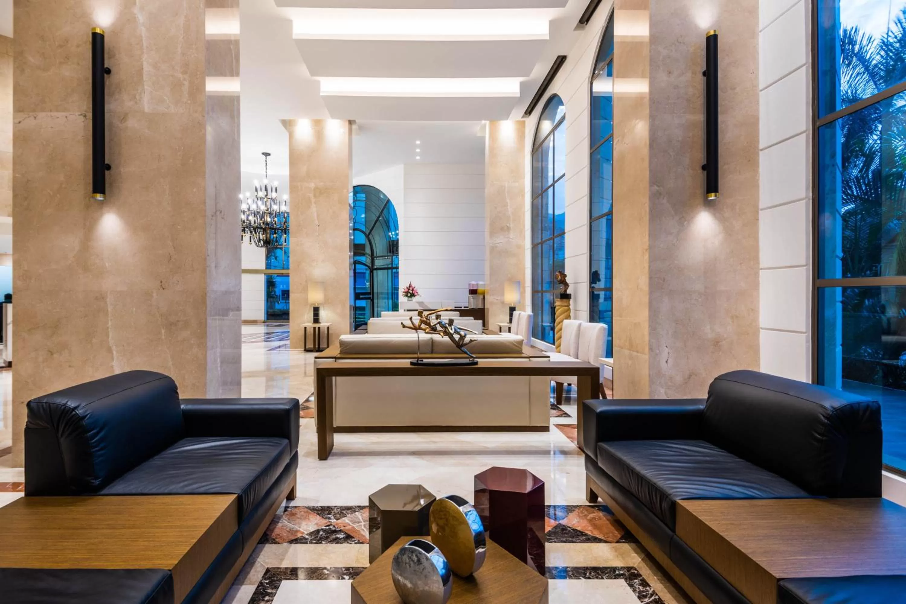 Communal lounge/ TV room in Hotel Dann Carlton Bucaramanga