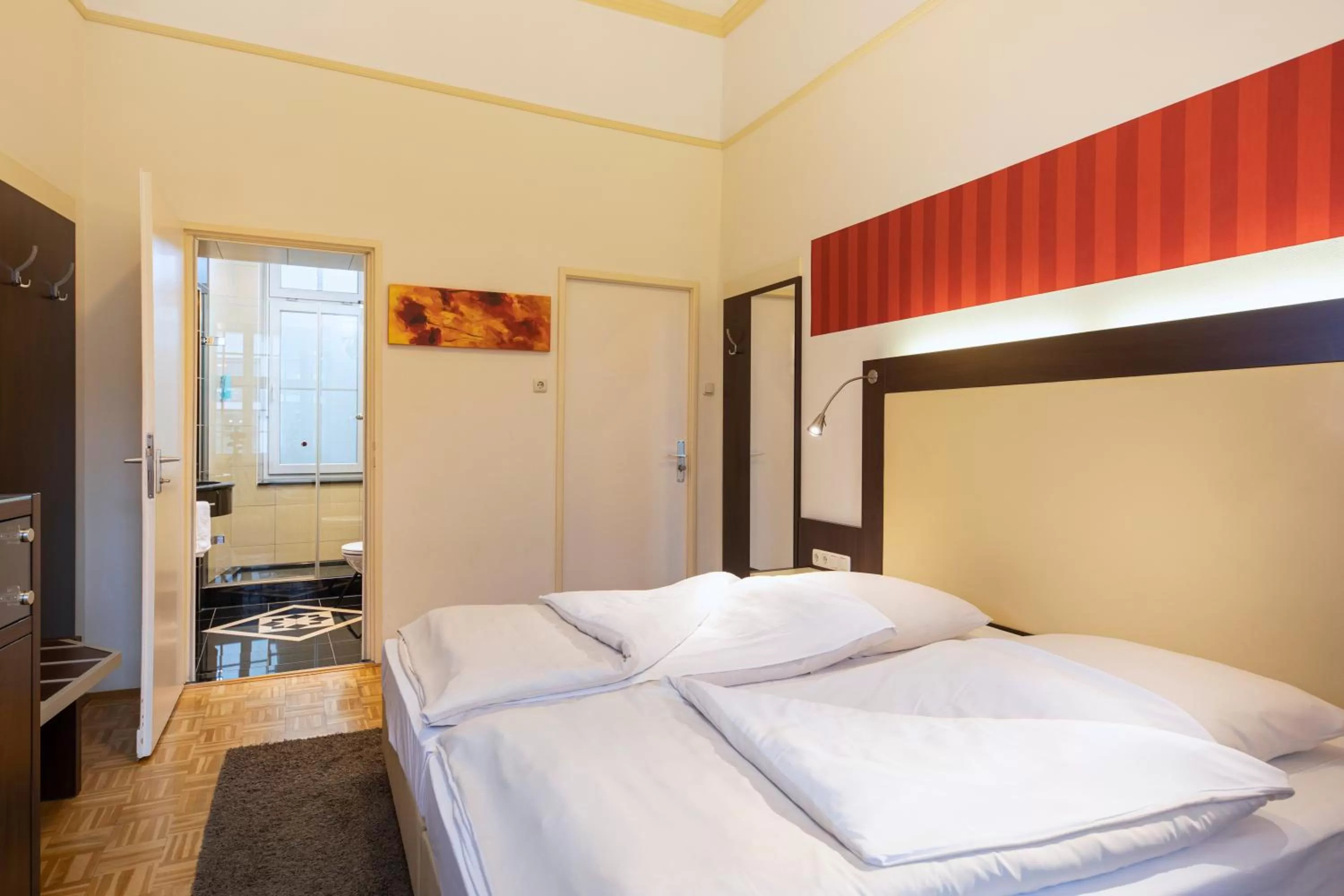 Photo of the whole room, Bed in ACHAT Sternhotel Bonn