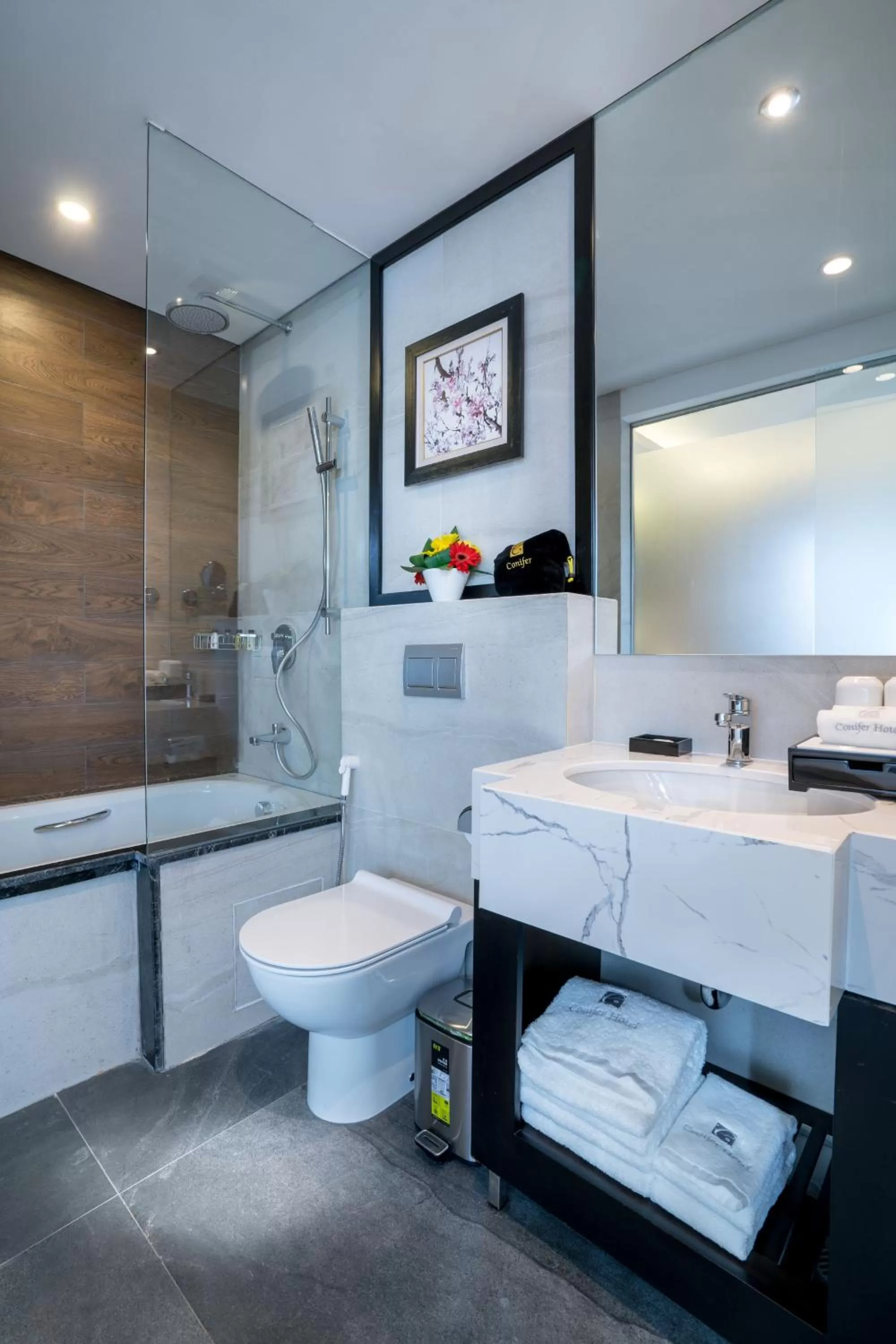 Bath in Conifer Grand Hotel