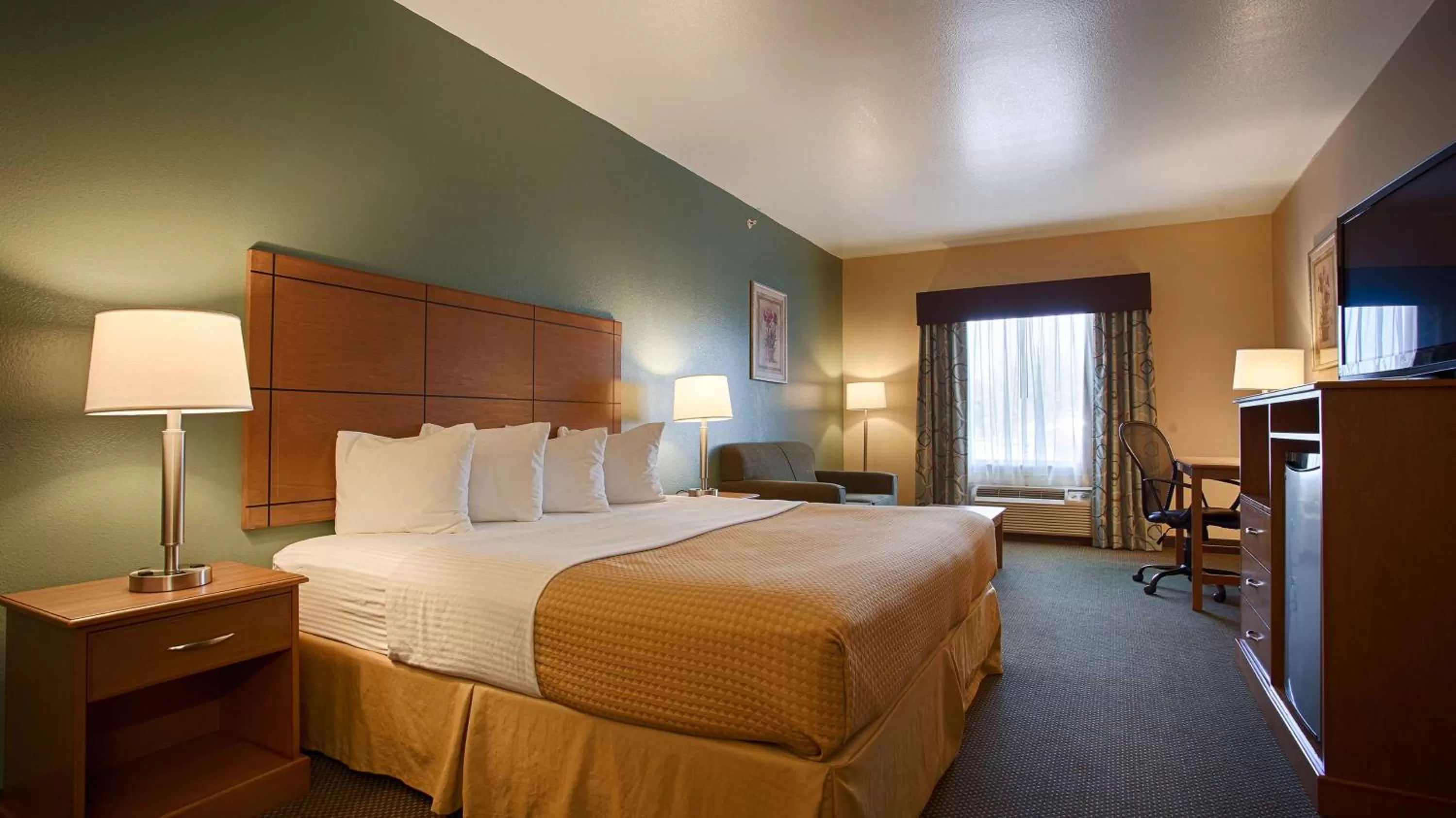 Photo of the whole room, Bed in Quality Inn Perryton